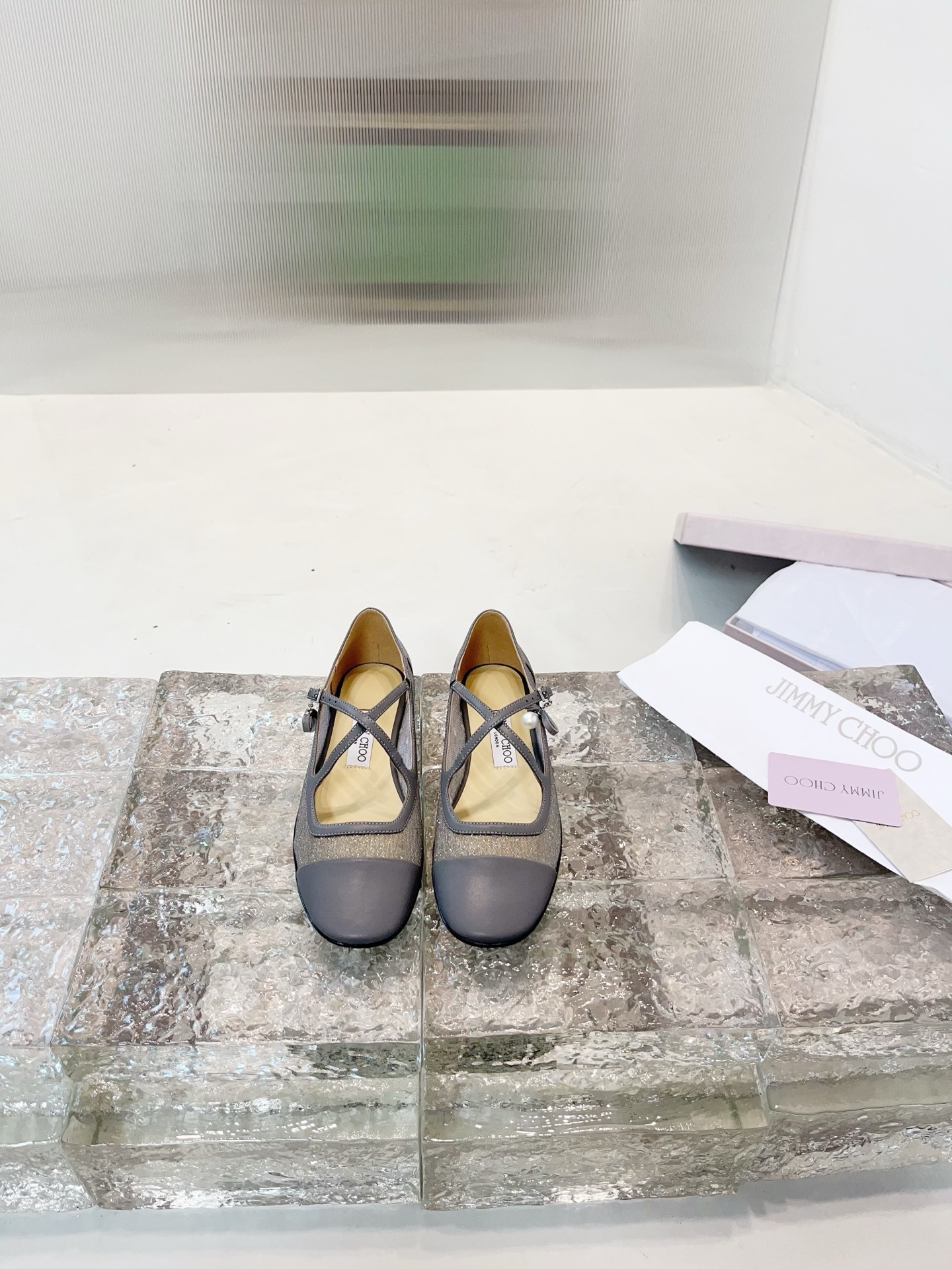 Escarpins JIMMY CHOO en mesh, bout pointu, décollété, mesh importé, cuir d'agneau cristal pleine fleur