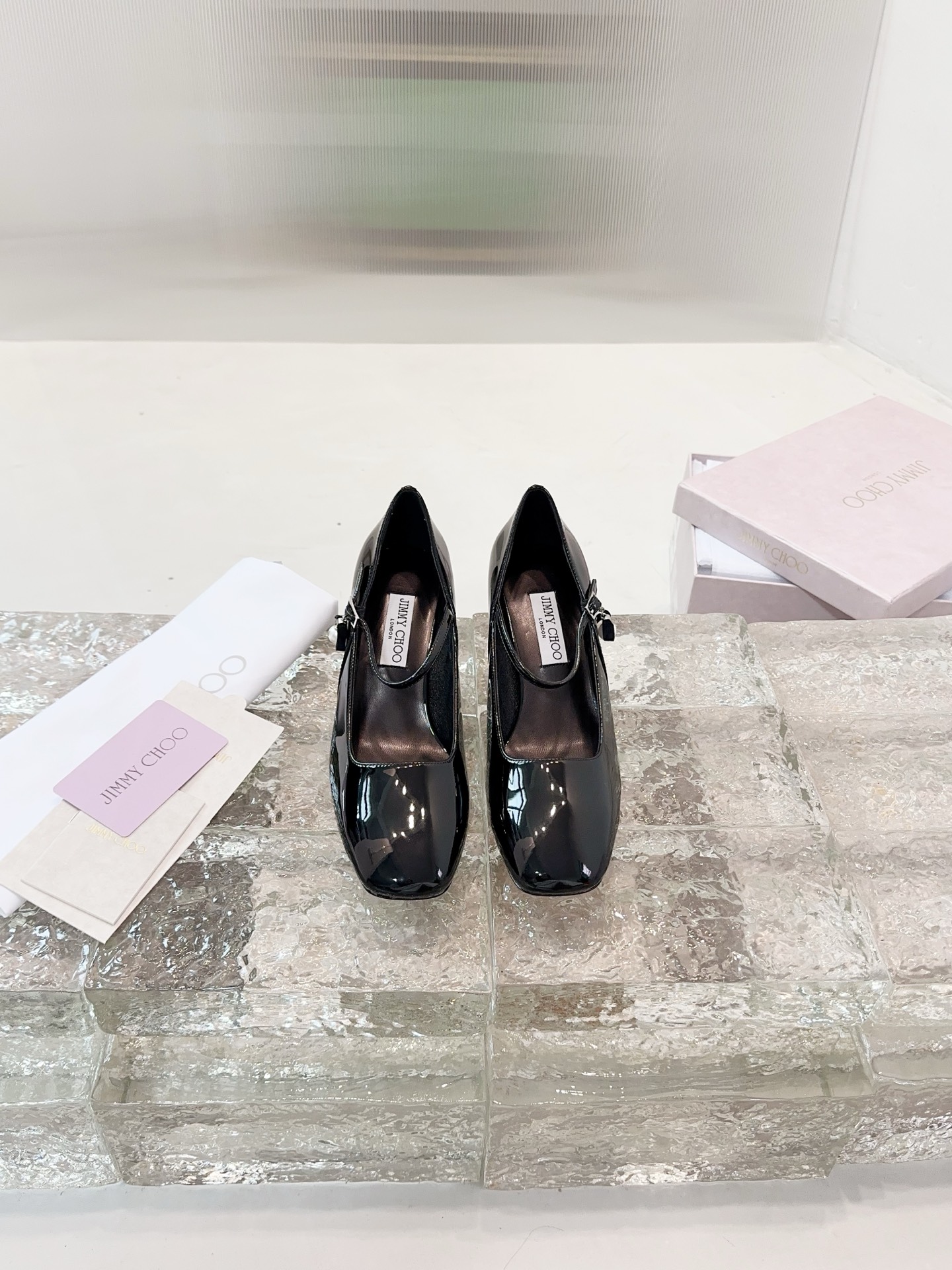 JIMMY CHOO 메리제인 플랫 슈즈 뾰족코 낮은 입구 크리스털 스트랩 수입 양가죽 풀그레인 크리스털 양가죽