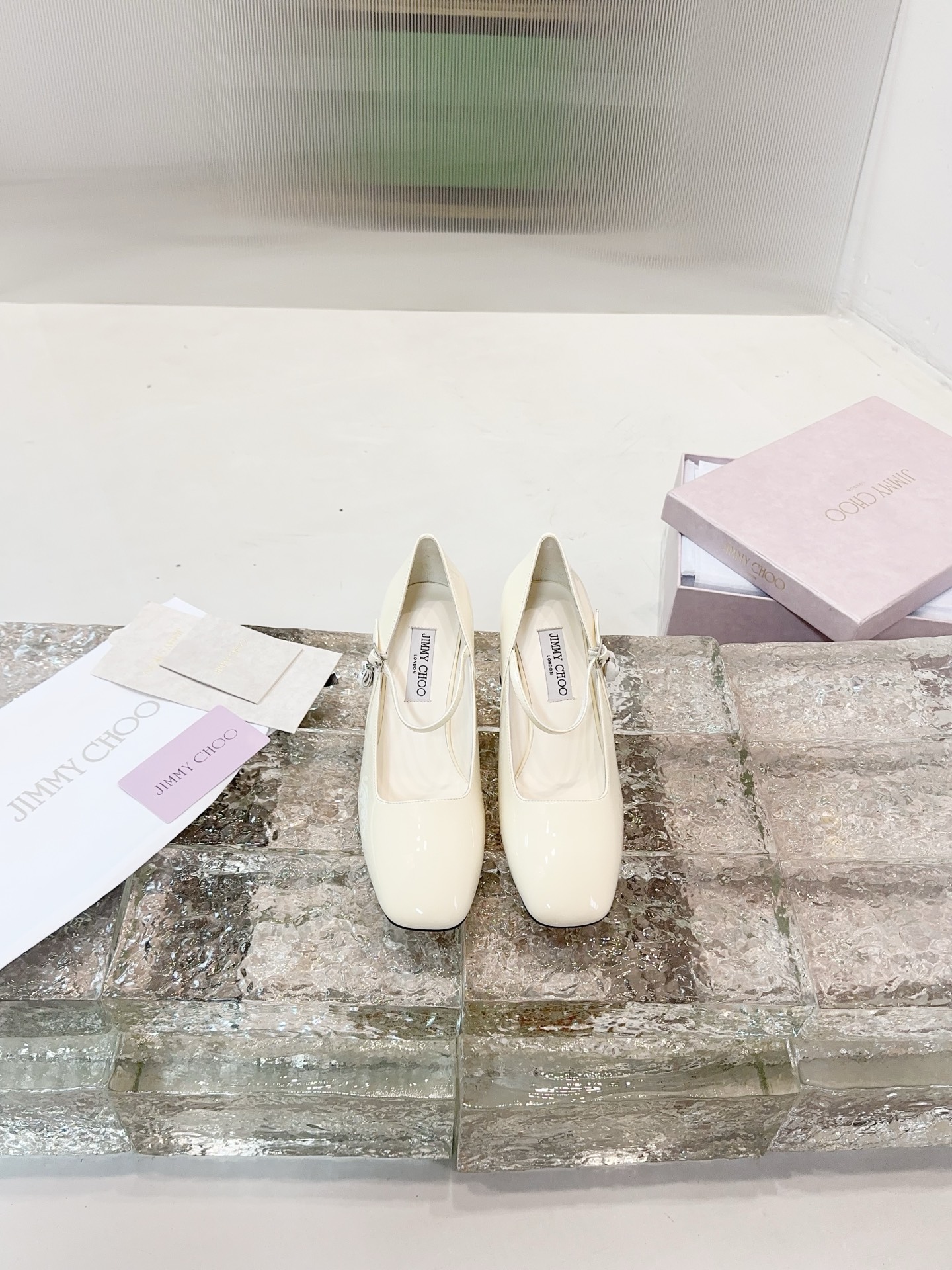 JIMMY CHOO 메리제인 플랫 슈즈 뾰족코 낮은 입구 크리스털 스트랩 수입 양가죽 풀그레인 크리스털 양가죽