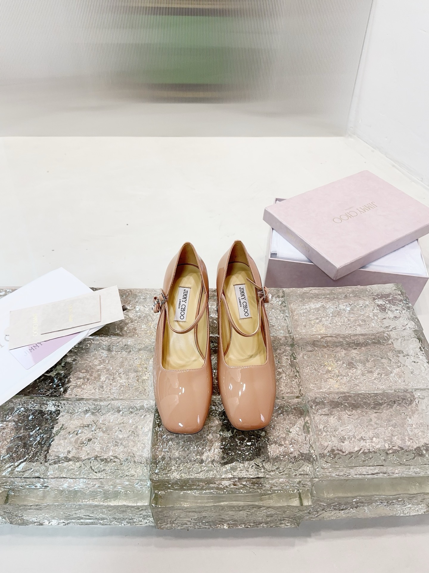 JIMMY CHOO 메리제인 플랫 슈즈 뾰족코 낮은 입구 크리스털 스트랩 수입 양가죽 풀그레인 크리스털 양가죽