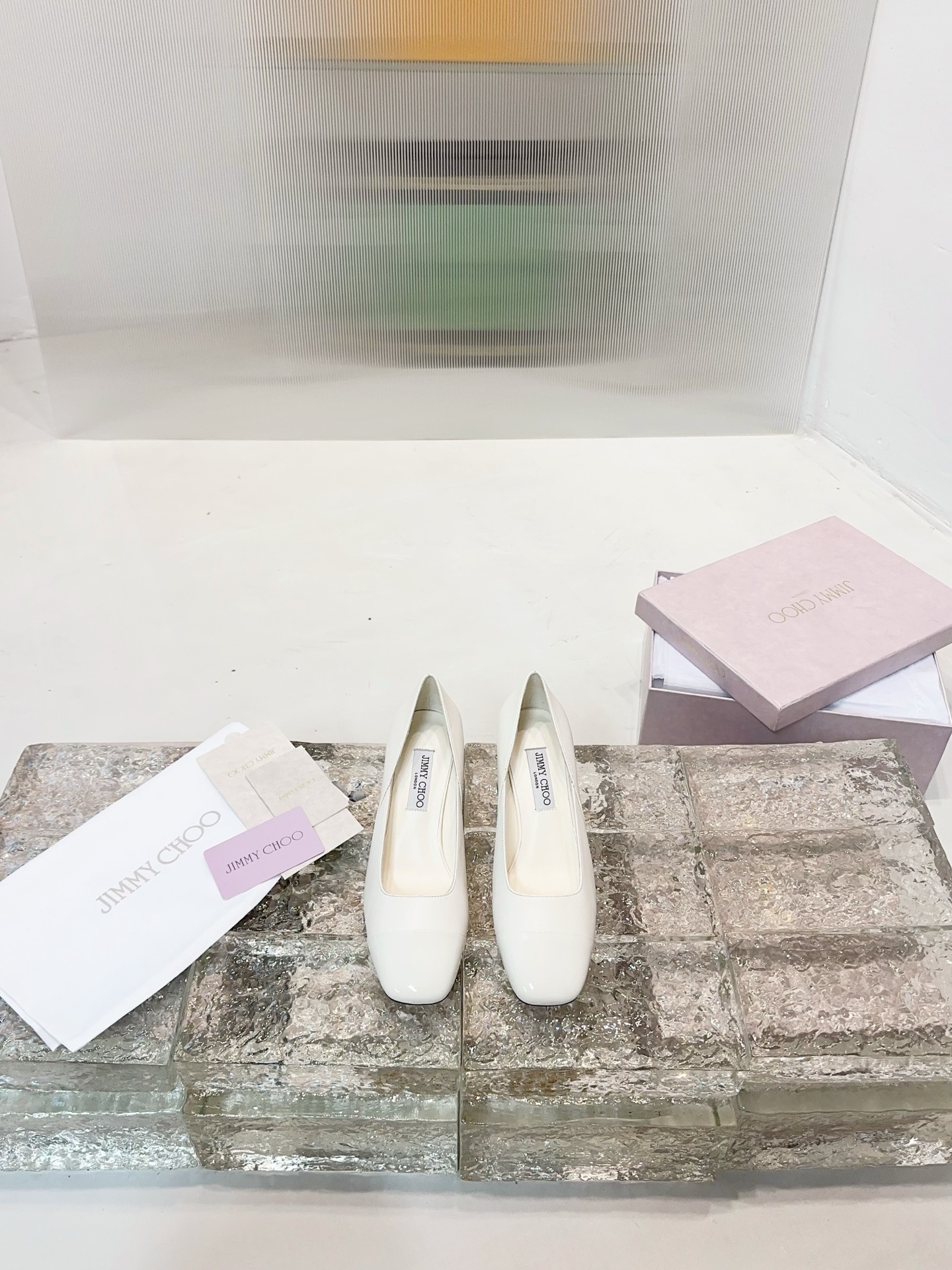 JIMMY CHOO 메리제인 플랫 슈즈 뾰족코 낮은 입구 크리스털 스트랩 수입 양가죽 풀그레인 크리스털 양가죽
