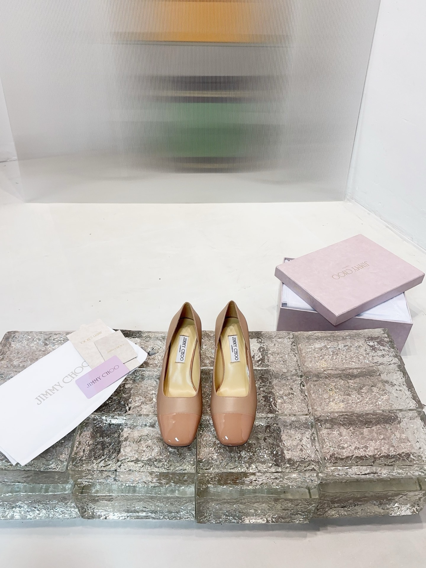JIMMY CHOO 메리제인 플랫 슈즈 뾰족코 낮은 입구 크리스털 스트랩 수입 양가죽 풀그레인 크리스털 양가죽