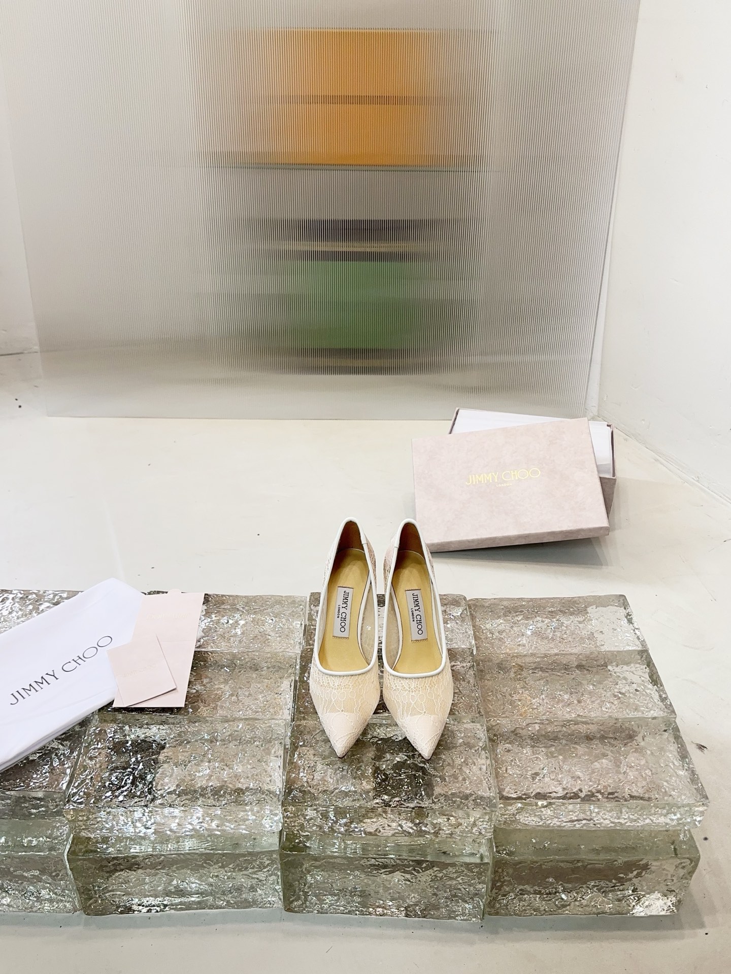 Escarpins JIMMY CHOO en mesh, bout pointu, décollété, mesh importé, cuir d'agneau cristal pleine fleur