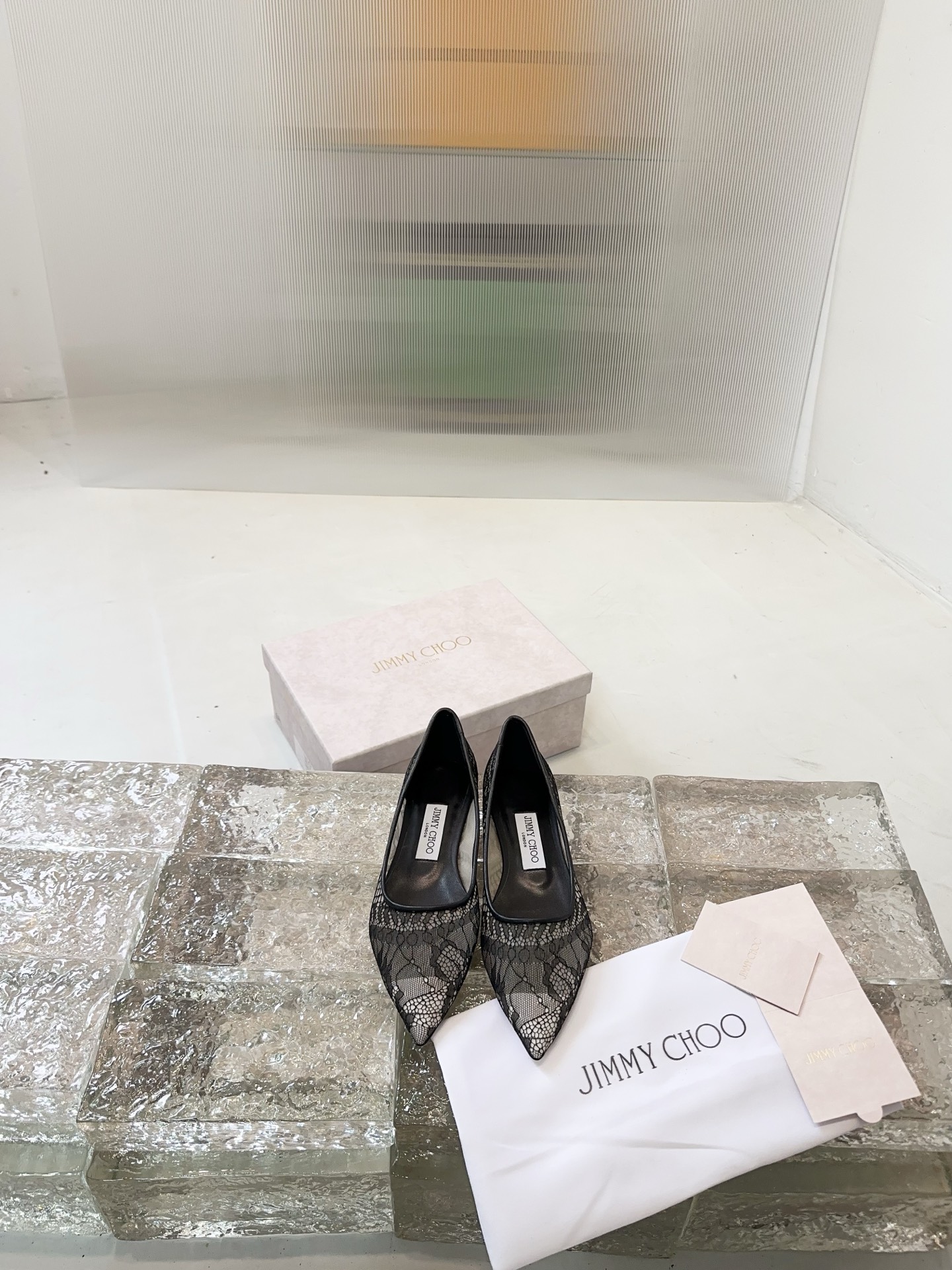 Escarpins JIMMY CHOO en mesh, bout pointu, décollété, mesh importé, cuir d'agneau cristal pleine fleur