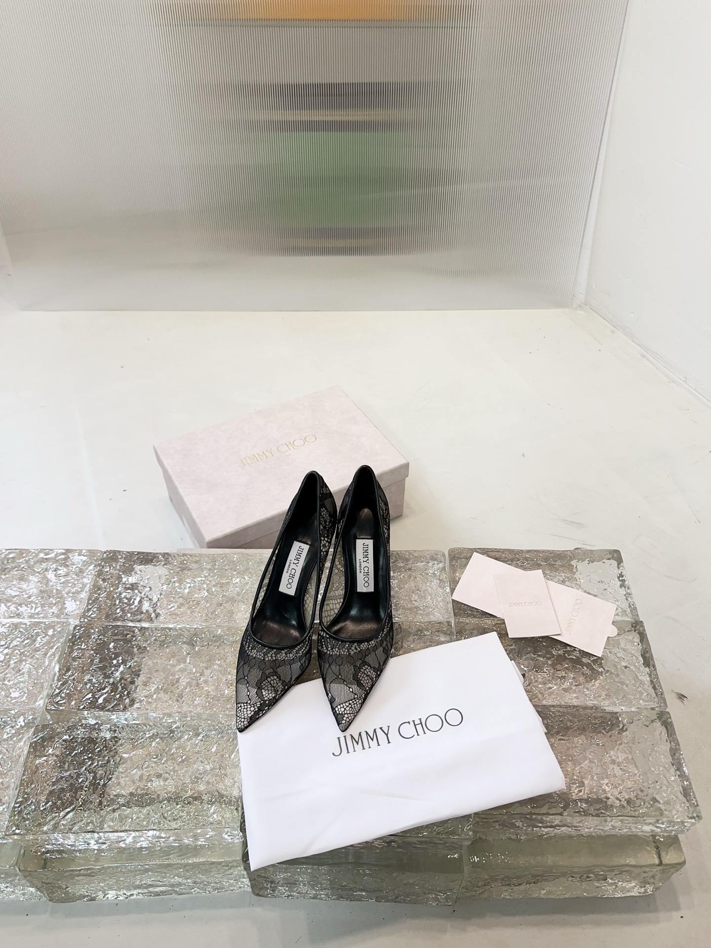 Escarpins JIMMY CHOO en mesh, bout pointu, décollété, mesh importé, cuir d'agneau cristal pleine fleur