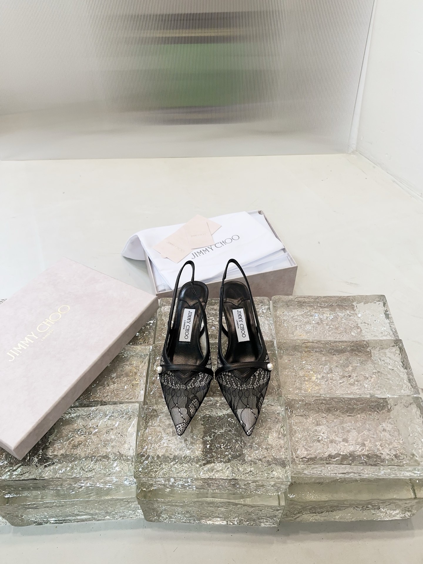 Escarpins JIMMY CHOO en mesh, bout pointu, décollété, mesh importé, cuir d'agneau cristal pleine fleur