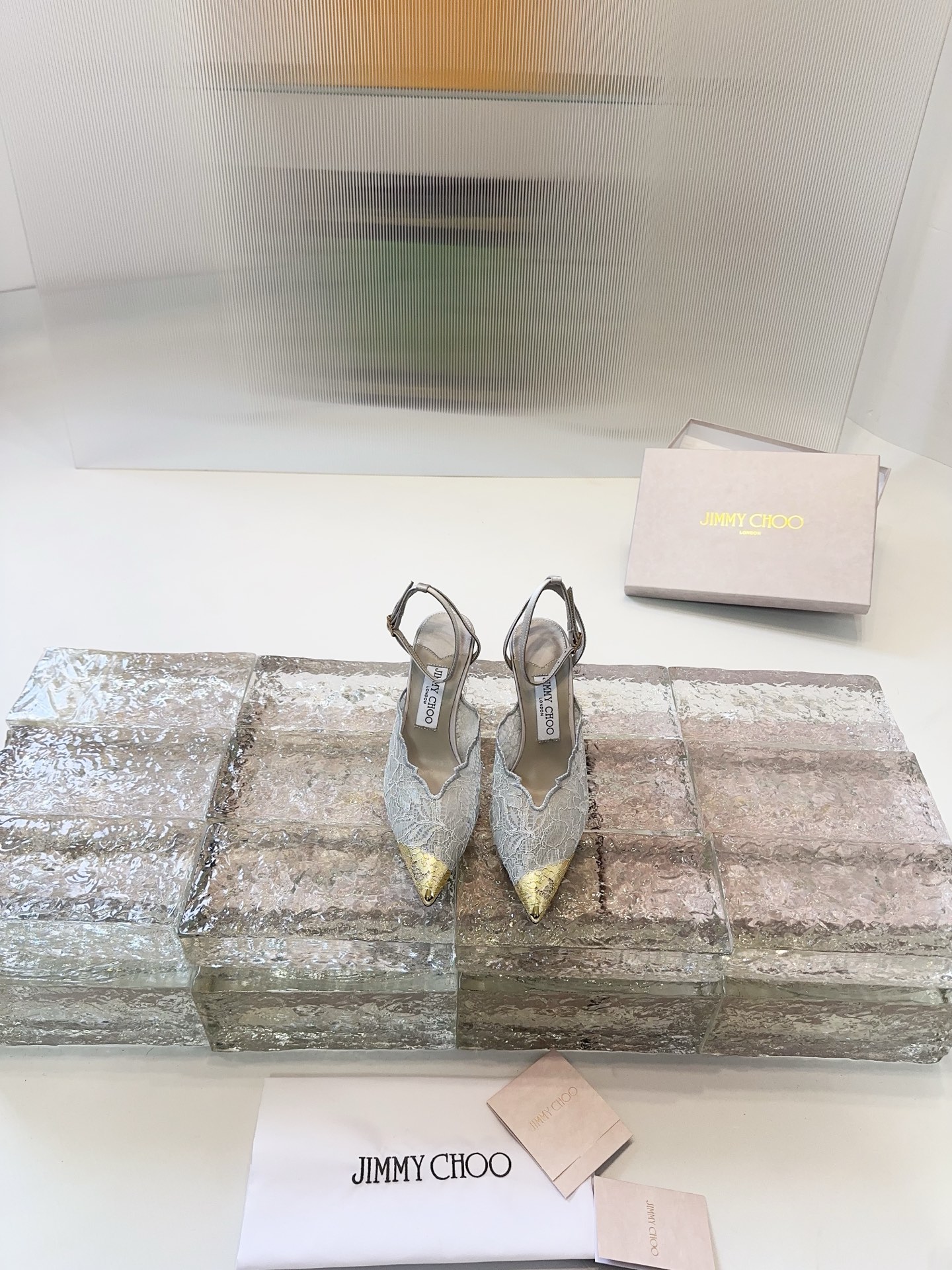 JIMMY CHOO Escarpins Sandales à talons Sandales à brides dans le dos Escarpins à bout pointu et découpe devant Brides en cristal + cuir de mouton importé Cuir de mouton pleine fleur à cristaux