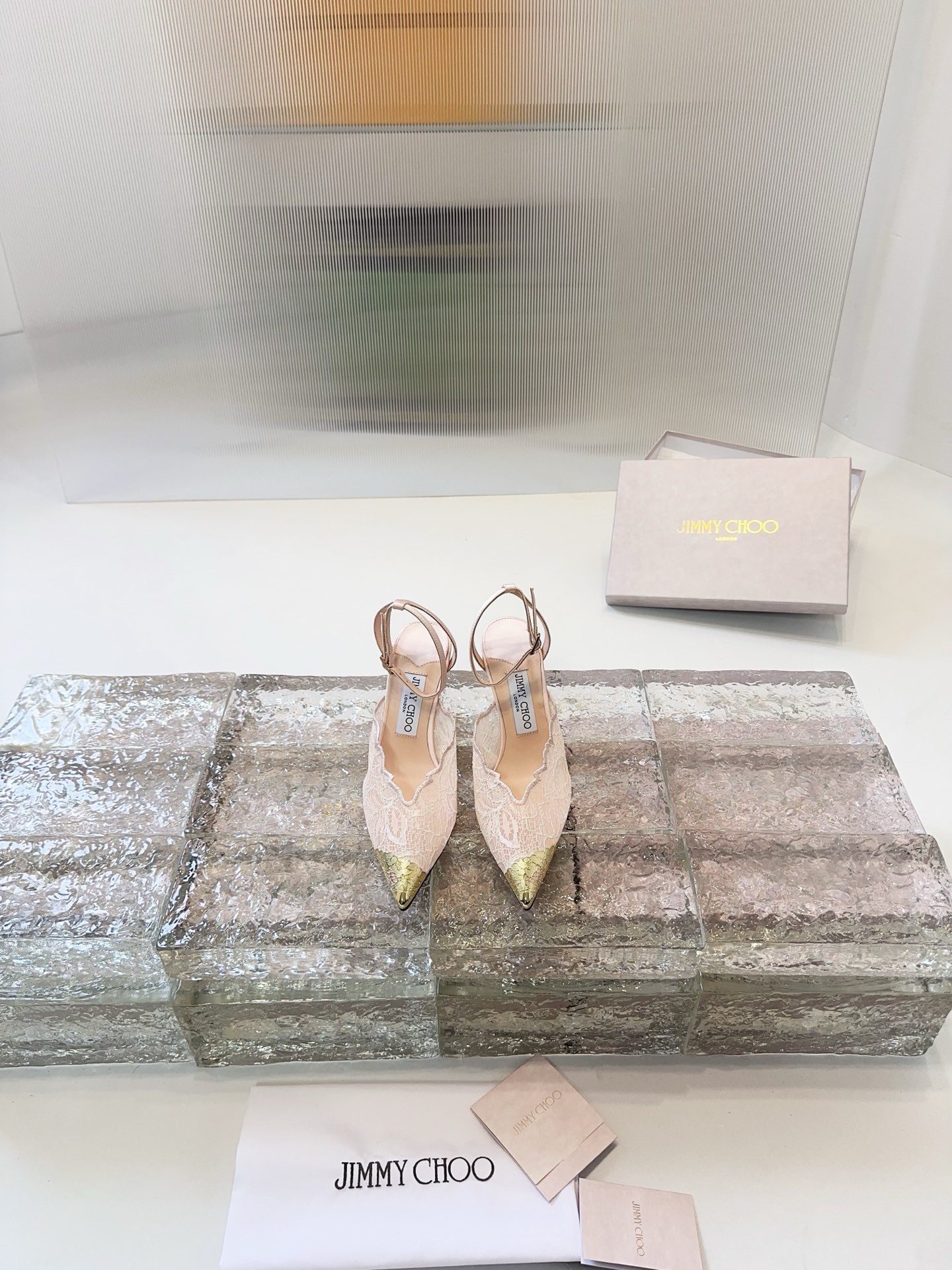 JIMMY CHOO Escarpins Sandales à talons Sandales à brides arrière Escarpins à bout pointu et découpe décolletée Brides en cristal + cuir de mouton importé Cuir de mouton grainé et cristal