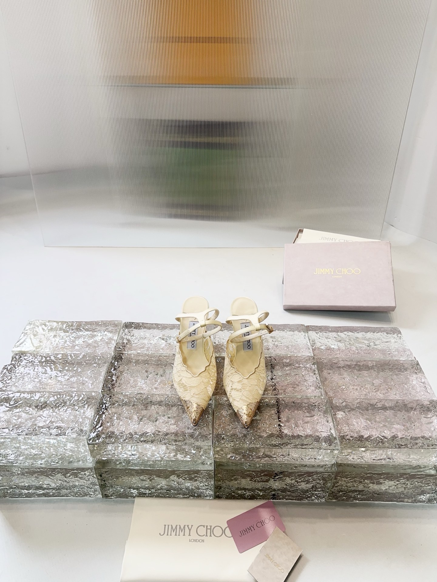 JIMMY CHOO Escarpins Sandales à talon Sandales à brides ouvertes à l'arrière Chaussures à bout pointu et décolleté Brides en cristal + cuir de mouton importé Cuir de mouton grainé cristal