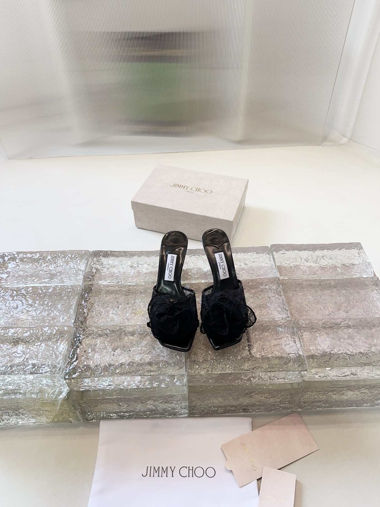 JIMMY CHOO Escarpins Sandales à talons Sandales ouvertes à l'arrière Escarpins à bout pointu Sangles en cristal + cuir de mouton importé Cuir de mouton grainé cristal