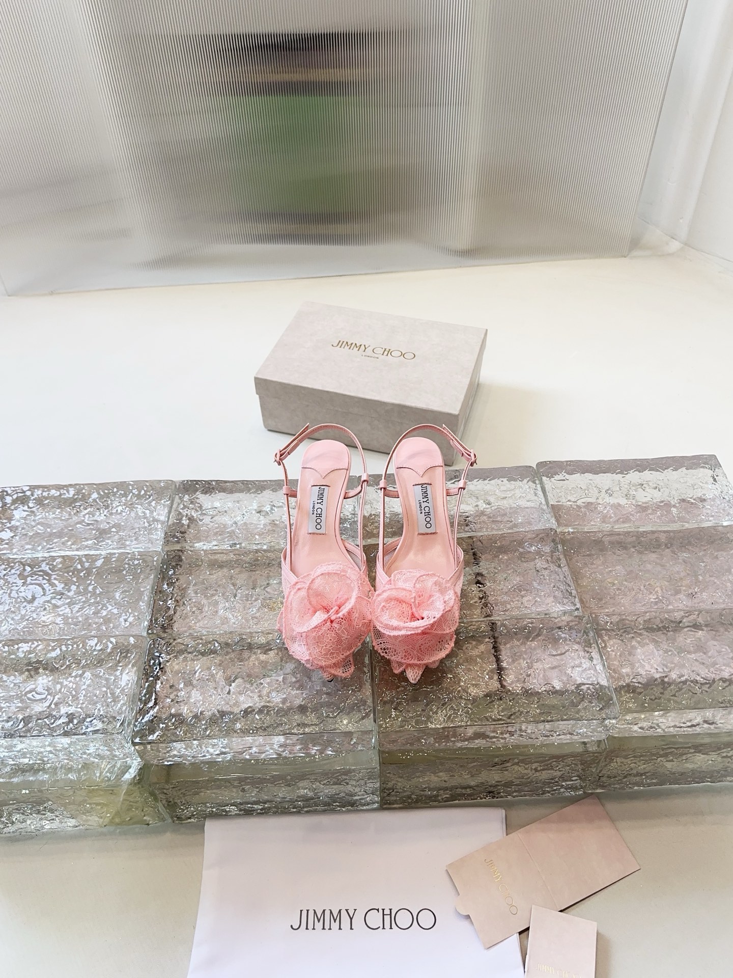 JIMMY CHOO Escarpins Sandales à talons Sandales à brides ouvertes à l'arrière Chaussures à bout pointu et décolleté Brides en cristal + cuir de mouton importé Cuir de mouton grainé et cristal