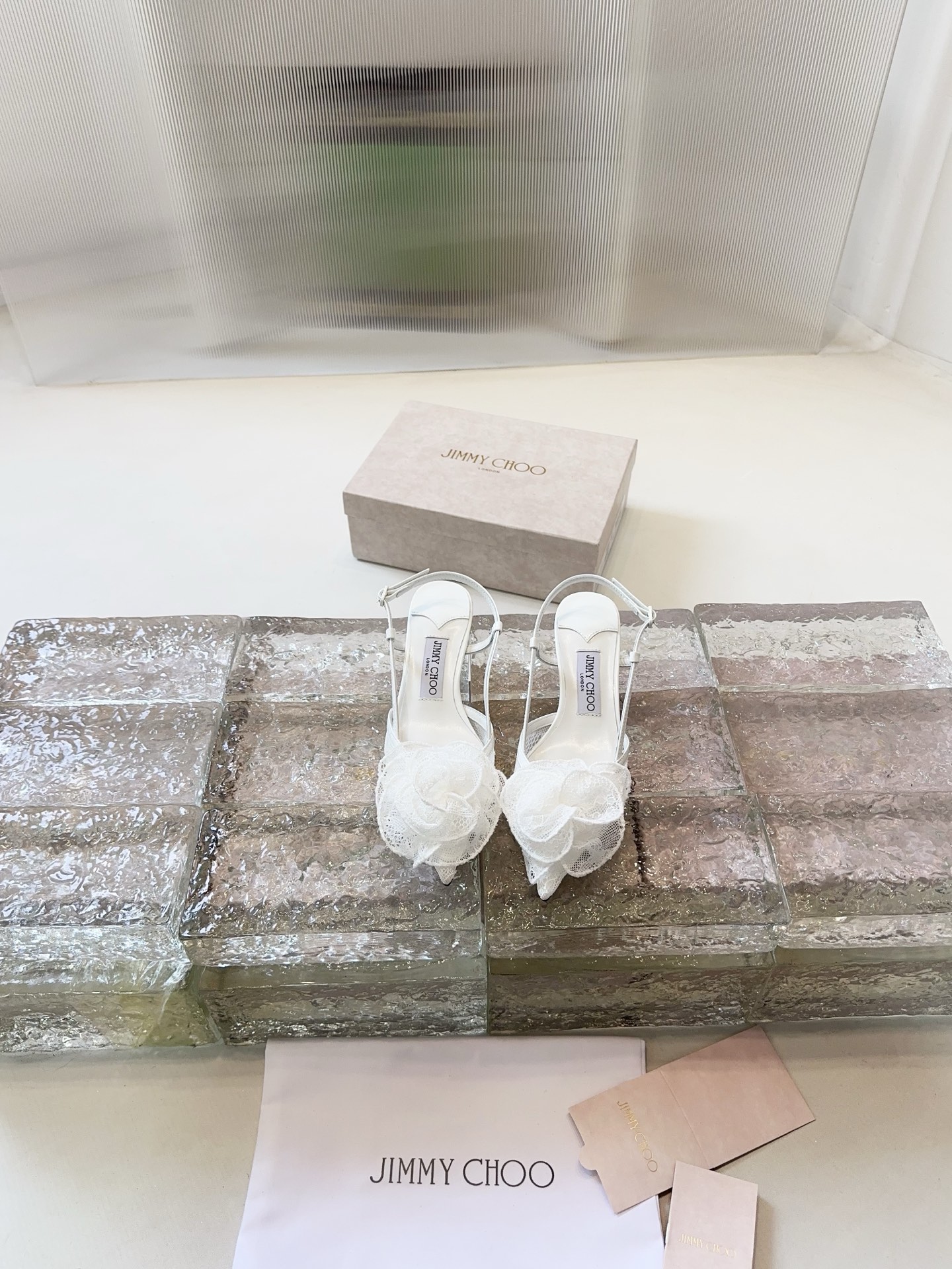 JIMMY CHOO Escarpins Sandales à talon Sandales à brides ouvertes à l'arrière Chaussures à bout pointu et décolleté Brides en cristal + cuir de mouton importé Cuir de mouton grainé et cristal