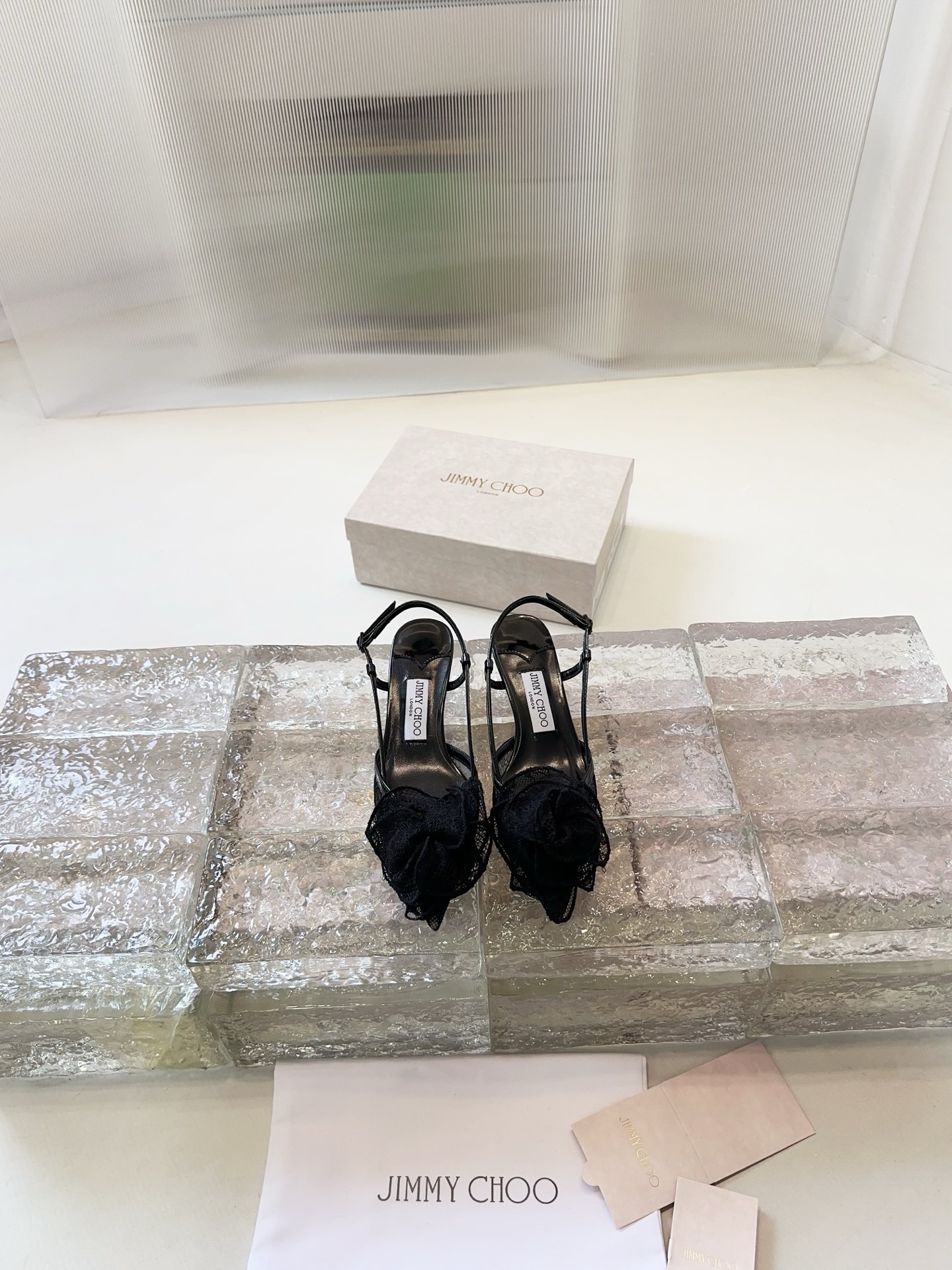 JIMMY CHOO Escarpins Sandales à talons Sandales à brides dans le dos Escarpins à bout pointu et découpe basse Brides en cristal + cuir de mouton importé Cuir de mouton pleine fleur à cristaux