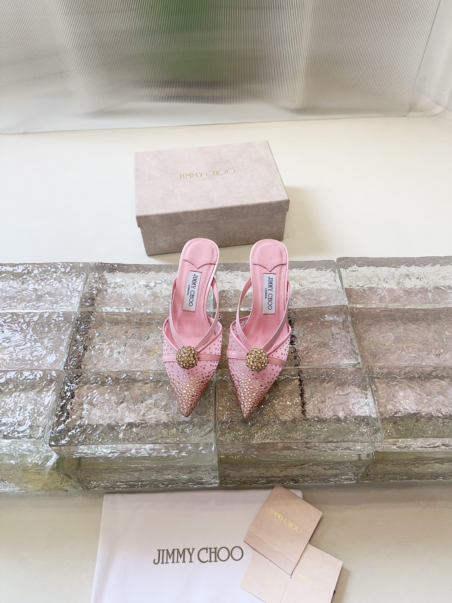 JIMMY CHOO Escarpins Sandales à talons Sandales à brides ouvertes à l'arrière Chaussures à bout pointu et décolleté Brides en cristal + cuir de mouton importé Cuir de mouton grainé et cristal