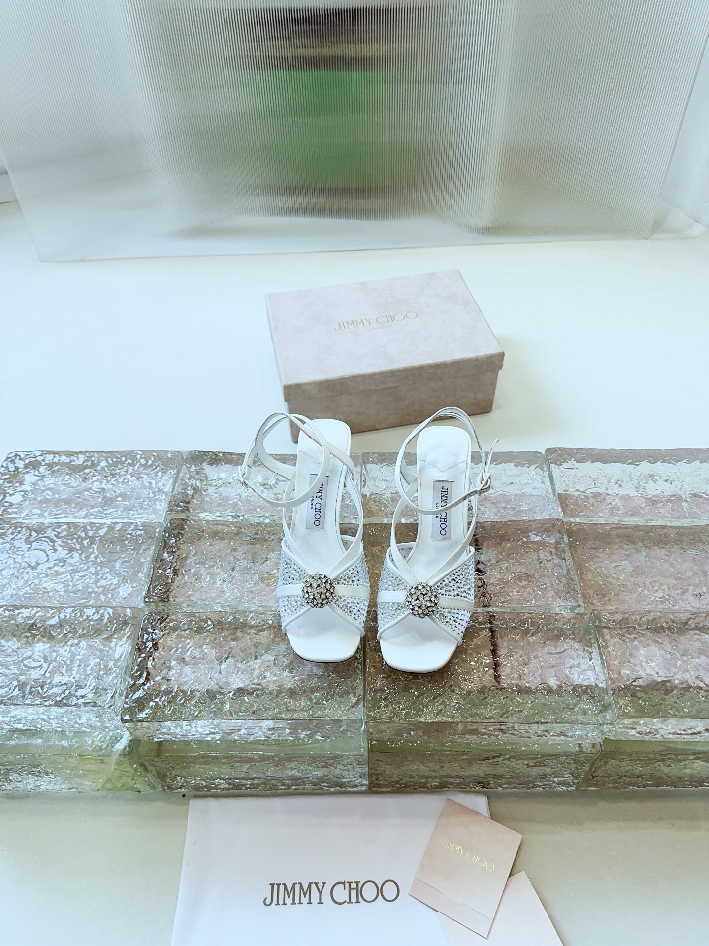 JIMMY CHOO Escarpins Sandales à talons Sandales à brides ouvertes à l'arrière Chaussures à bout pointu et décolleté Brides en cristal + cuir de mouton importé Cuir de mouton grainé et cristal