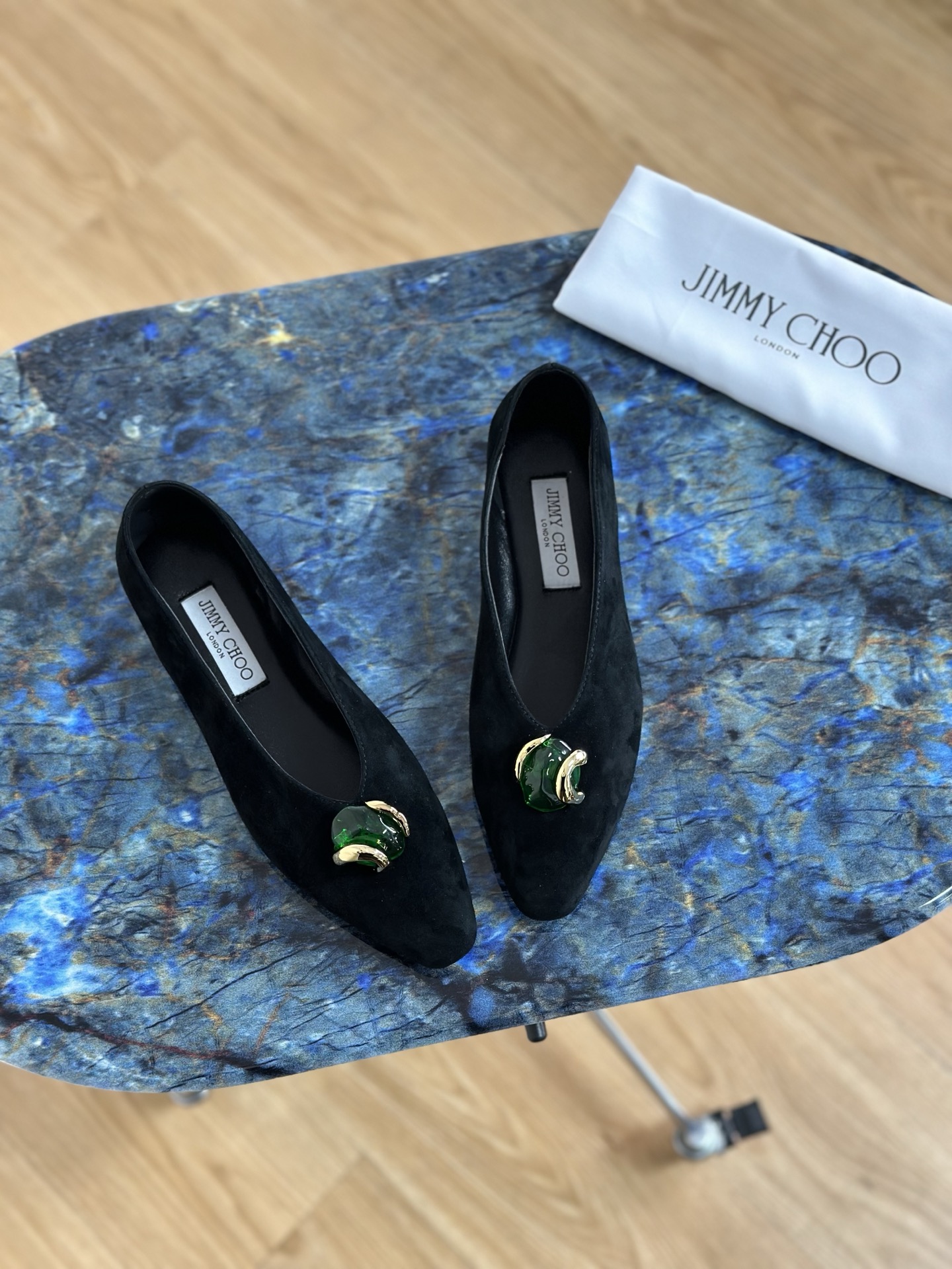 JIMMY CHOO Chaussures plates à bout pointu et décolleté, brides en cristal + cuir de mouton importé, cuir de mouton pleine fleur à cristaux