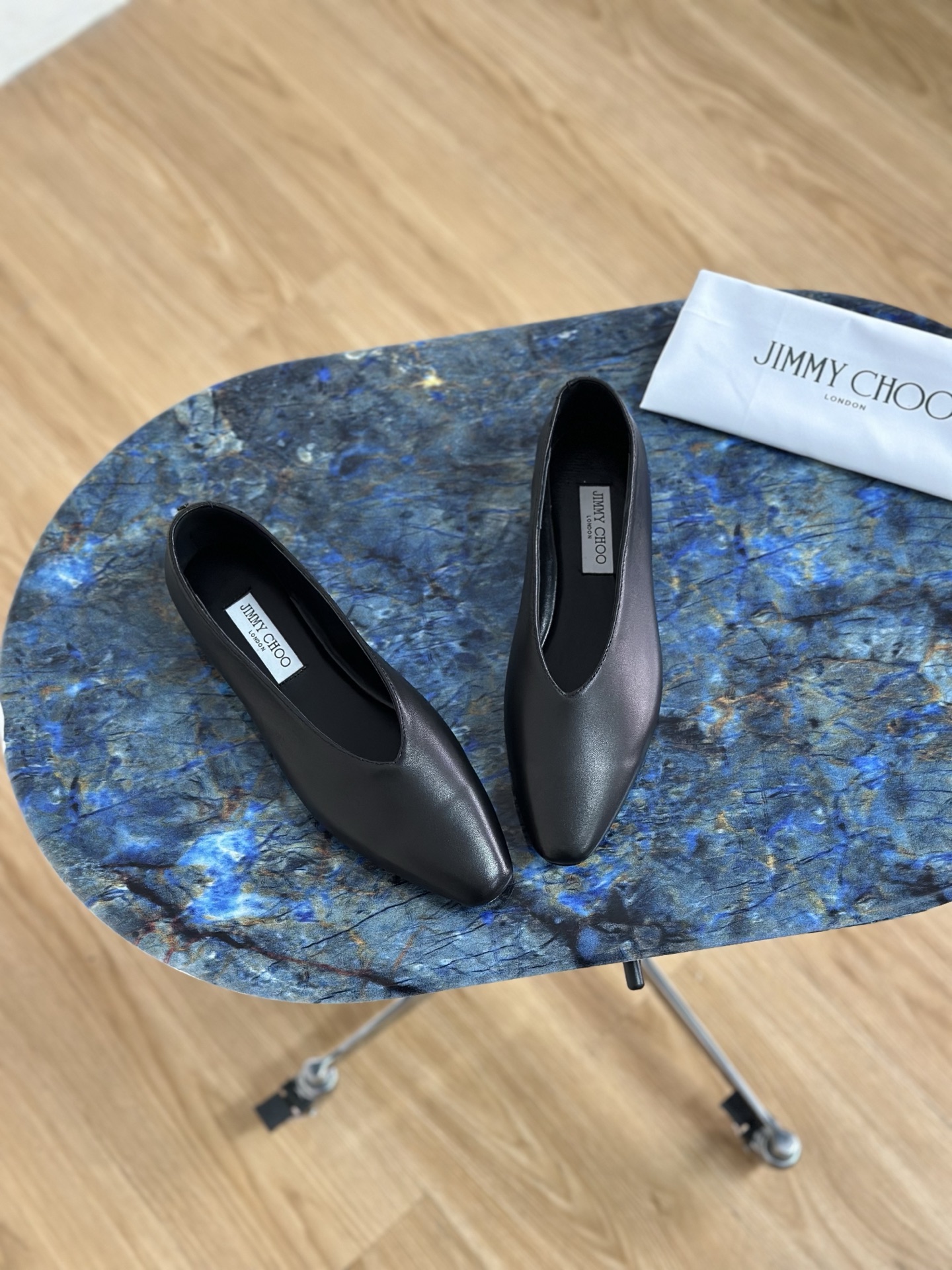 JIMMY CHOO 단화 뾰족코 낮은 굽 신발 크리스털 스트랩 + 수입 양가죽 풀그레인 크리스털 양가죽