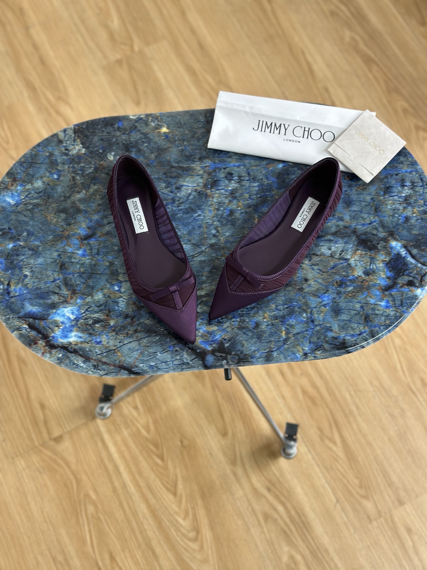 JIMMY CHOO 단화 뾰족한 앞코 낮은 굽 신발 크리스털 스트랩 + 수입 양가죽 풀그레인 크리스털 양가죽