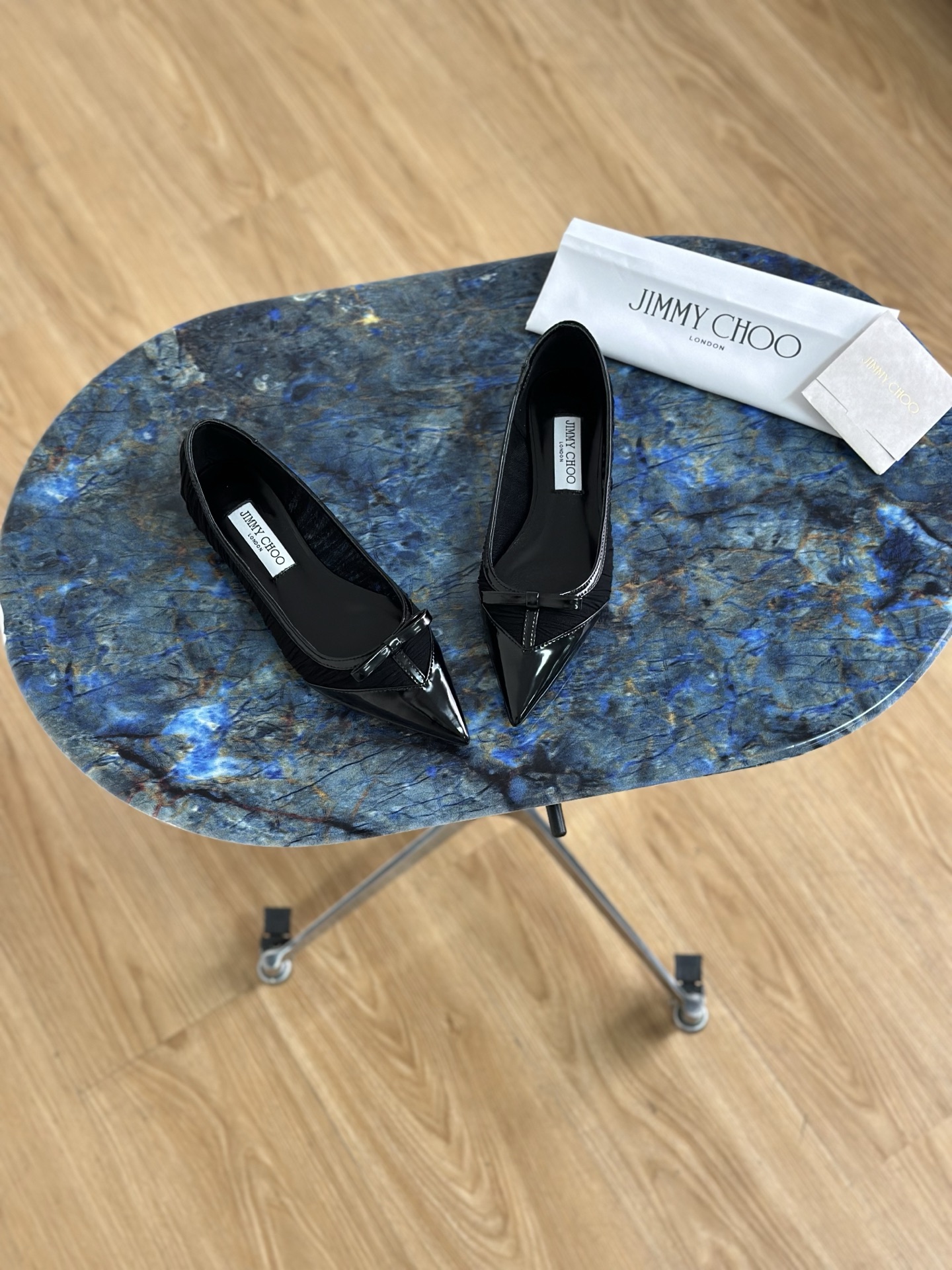 JIMMY CHOO 단화 뾰족코 낮은 굽 스틸레토 크리스털 스트랩 + 수입 양가죽 풀그레인 크리스털 양가죽