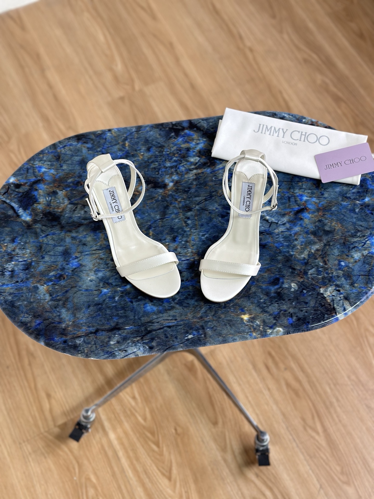 JIMMY CHOO Escarpins Sandales à talons Sandales à brides ouvertes à l'arrière Chaussures à bout pointu et à coupe basse Brides en cristal + cuir de mouton importé Cuir de mouton grainé et cristal