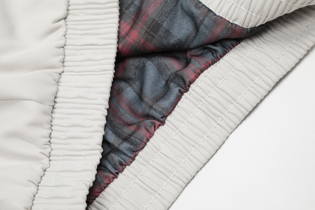 #2227  188💰
-Ralph Lauren 拉夫劳伦24ssRL胸前经典战马logo刺绣夹克拉链外套

-单品采用定制面料、购入原版打造 全套定制辅料 细节决定成败 重磅秋冬新款 
上身效果非常nice  宽松版型 

颜色：图片色
尺码：M-XXL

尺码	衣长	胸围	袖长	肩宽	
M	64	108	59	-	
L	66	112	60	-	
XL	68	116	61	-	
2XL	70	120	62	-