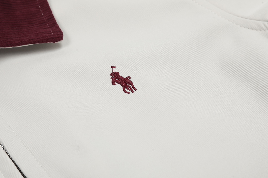 #2227  188💰
-Ralph Lauren 拉夫劳伦24ssRL胸前经典战马logo刺绣夹克拉链外套

-单品采用定制面料、购入原版打造 全套定制辅料 细节决定成败 重磅秋冬新款 
上身效果非常nice  宽松版型 

颜色：图片色
尺码：M-XXL

尺码	衣长	胸围	袖长	肩宽	
M	64	108	59	-	
L	66	112	60	-	
XL	68	116	61	-	
2XL	70	120	62	-