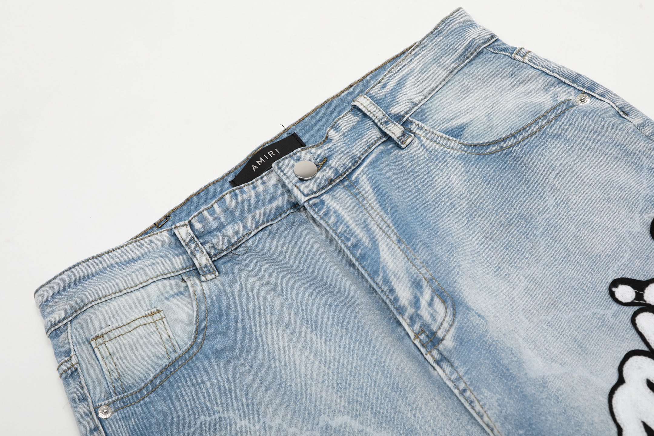 AMIRI Embroidered Jeans and Pants: Soft, Comfortable, Hand-Coded Custom Logo Buttons - 图片 4