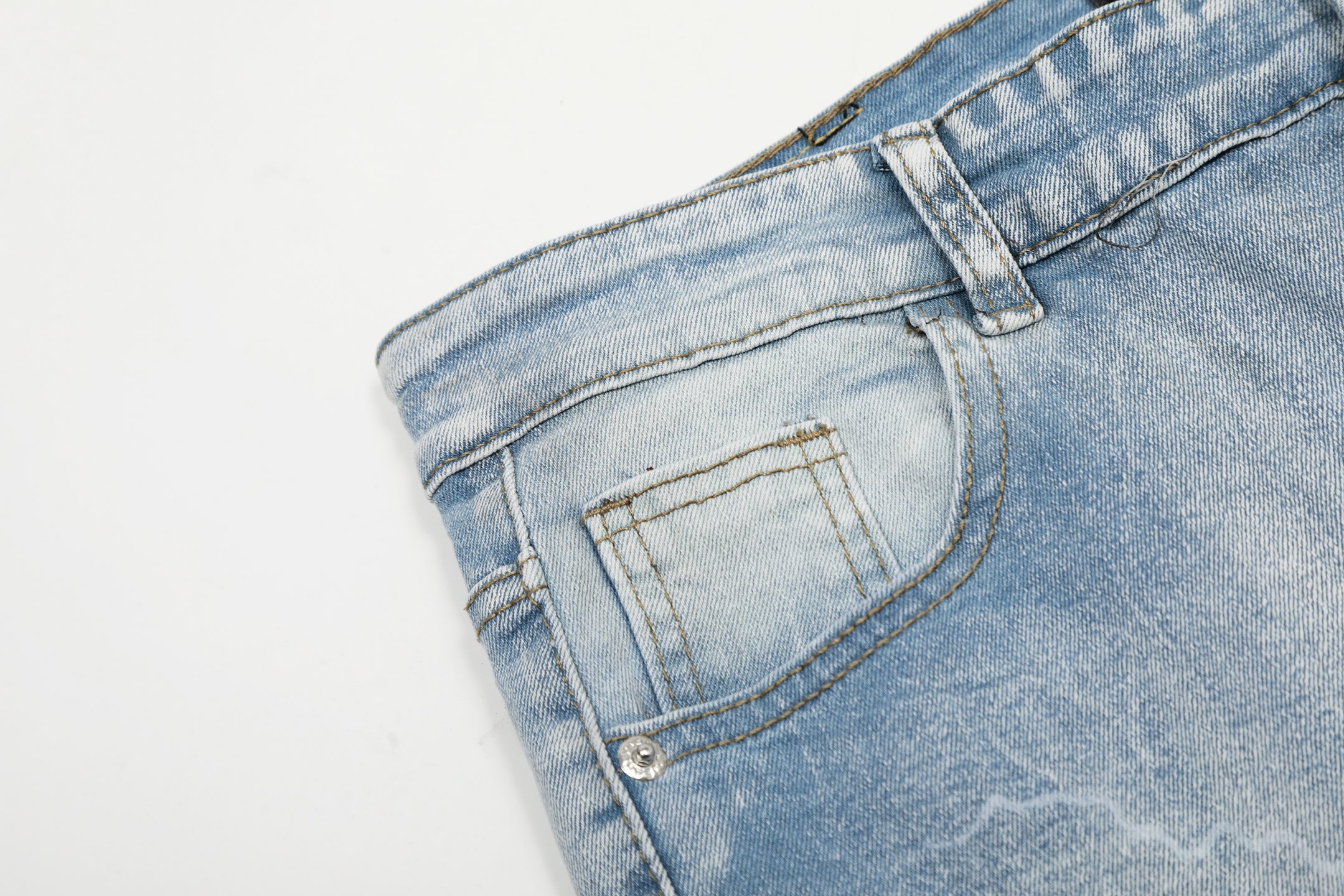 AMIRI Embroidered Jeans and Pants: Soft, Comfortable, Hand-Coded Custom Logo Buttons - 图片 6
