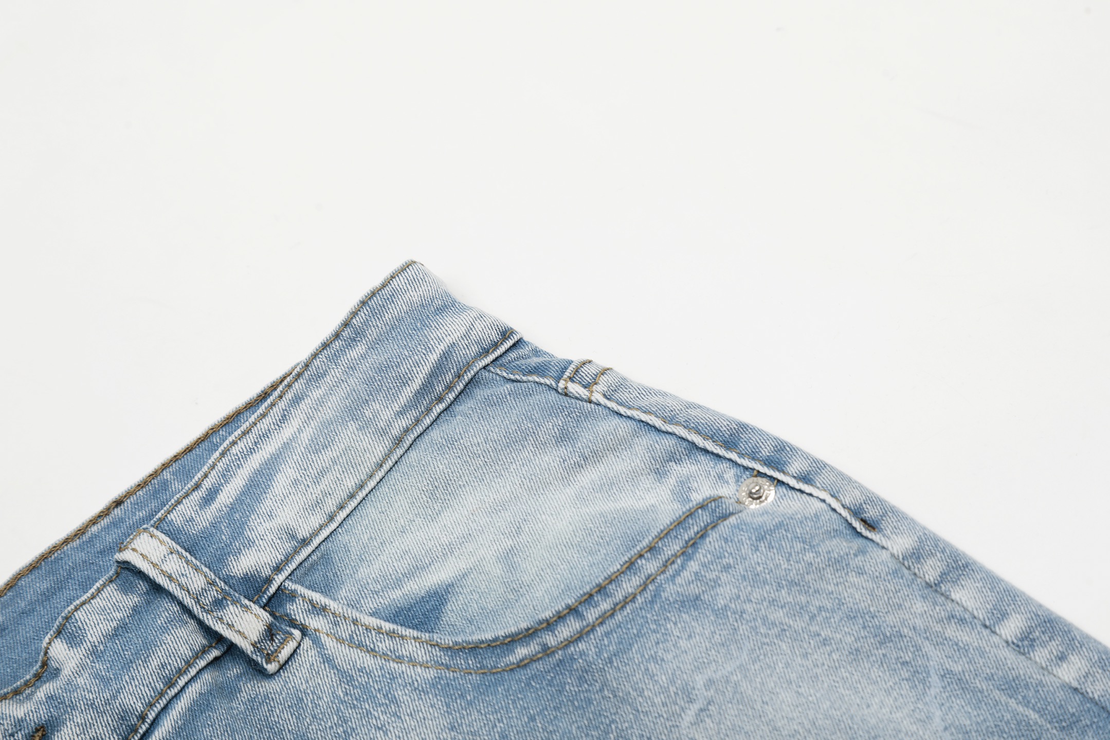 AMIRI Embroidered Jeans and Pants: Soft, Comfortable, Hand-Coded Custom Logo Buttons - 图片 7