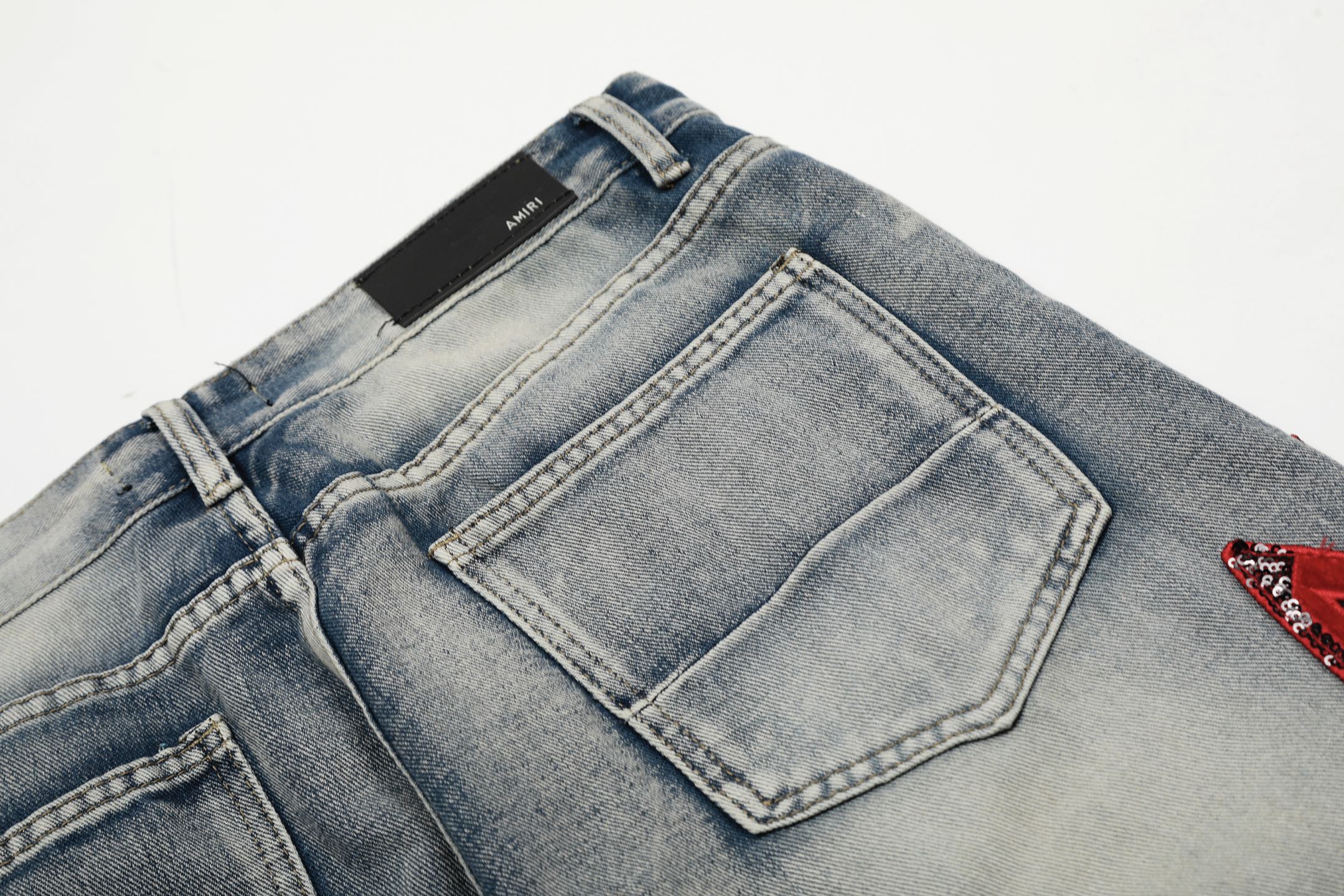 AMIRI Embroidered Jeans and Pants: Soft, Comfortable Tailored Denim with Custom Logo Buttons - 图片 8