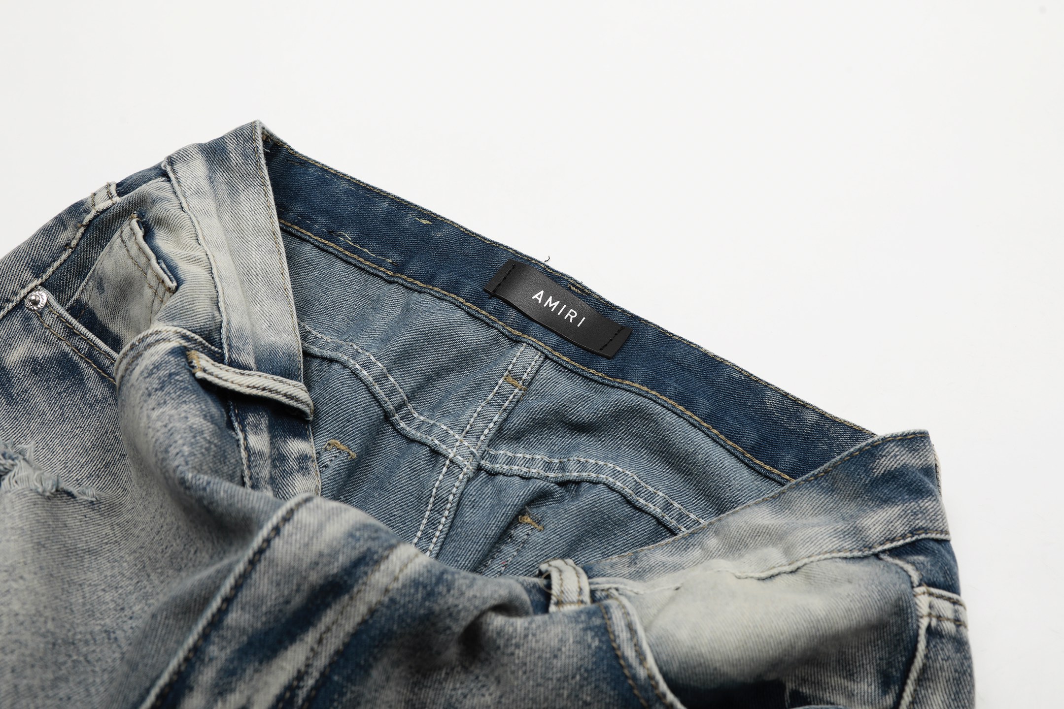 AMIRI Embroidered Jeans and Pants: Soft, Comfortable Tailored Denim with Custom Logo Buttons - 图片 6