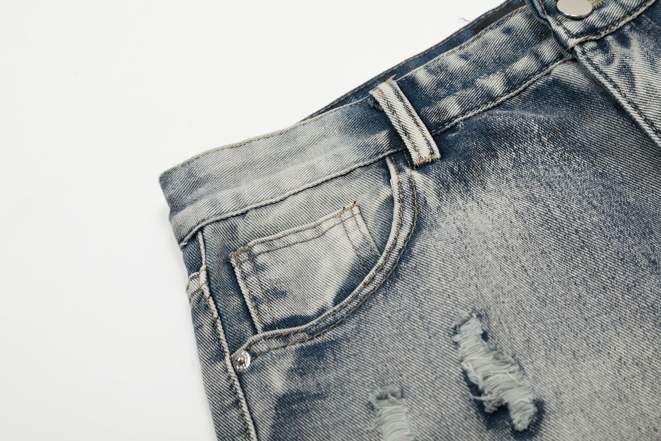 AMIRI Embroidered Jeans and Pants: Soft, Comfortable Tailored Denim with Custom Logo Buttons - 图片 5