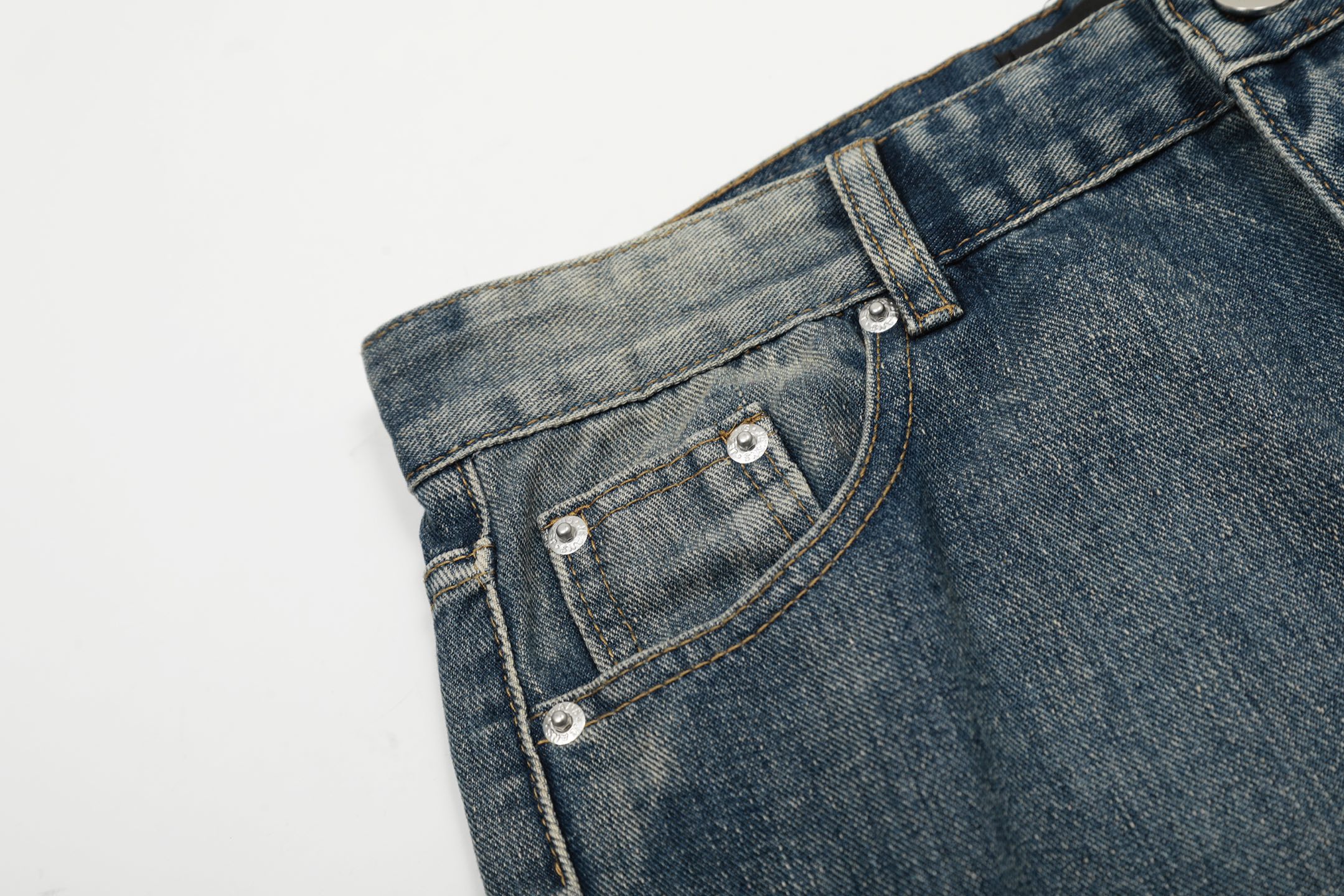 Amiri MX1 Jeans: Street Style Icon with Quality and Variety - 图片 5