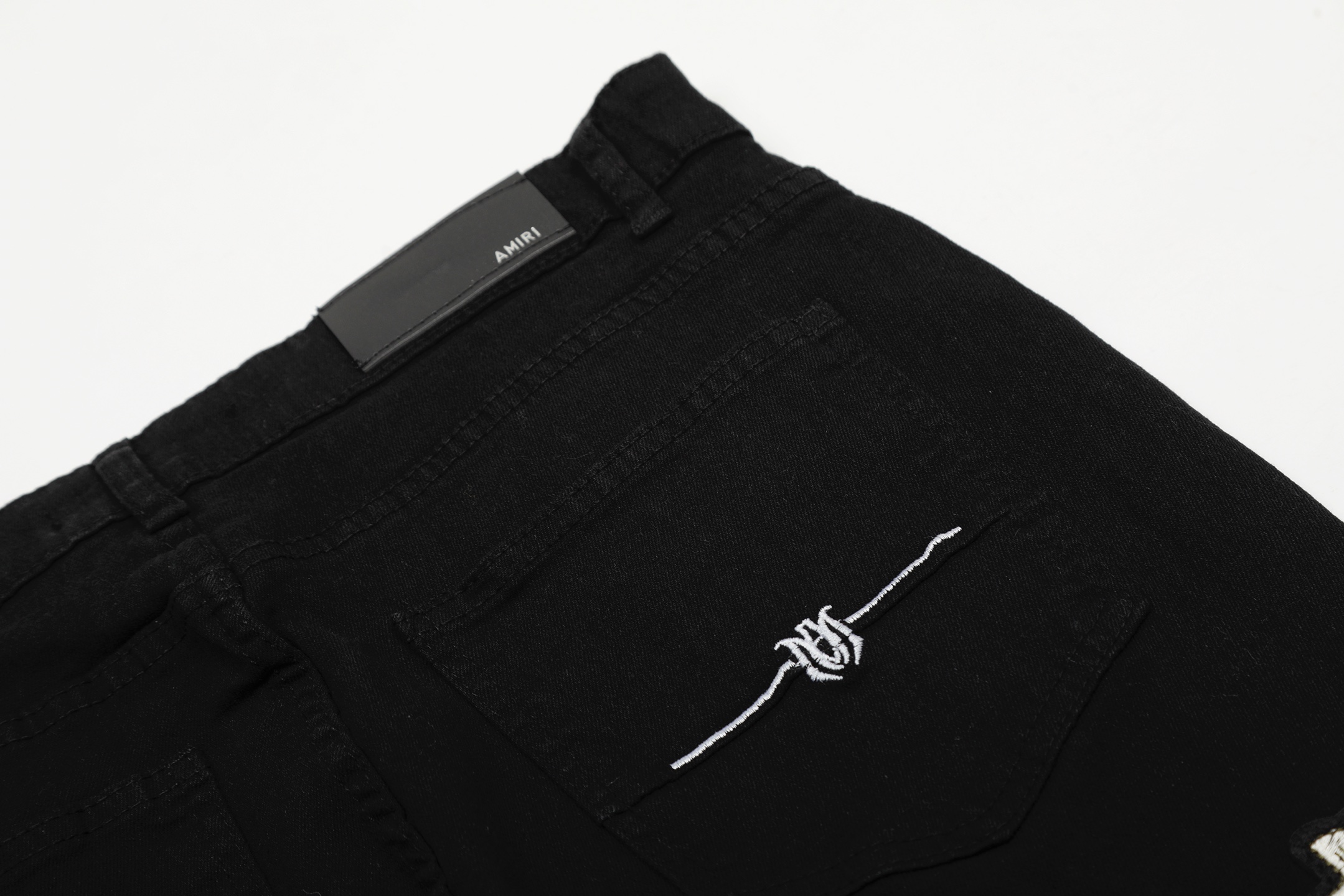 AMIRI Embroidered Jeans and Pants: Soft, Comfortable, Hand-Coded Custom Logo Buttons. - 图片 8