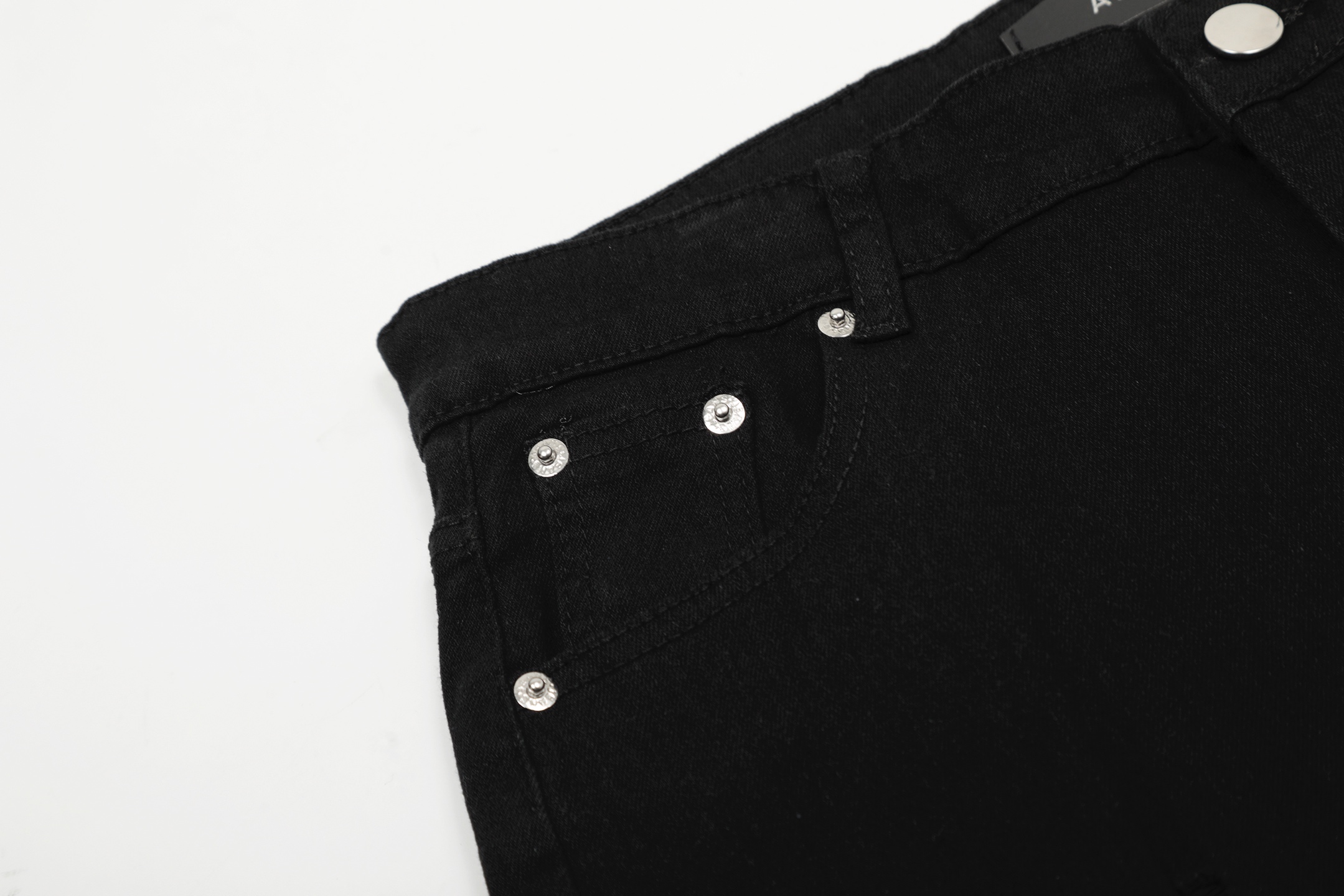 AMIRI Embroidered Jeans and Pants: Soft, Comfortable, Hand-Coded Custom Logo Buttons. - 图片 6