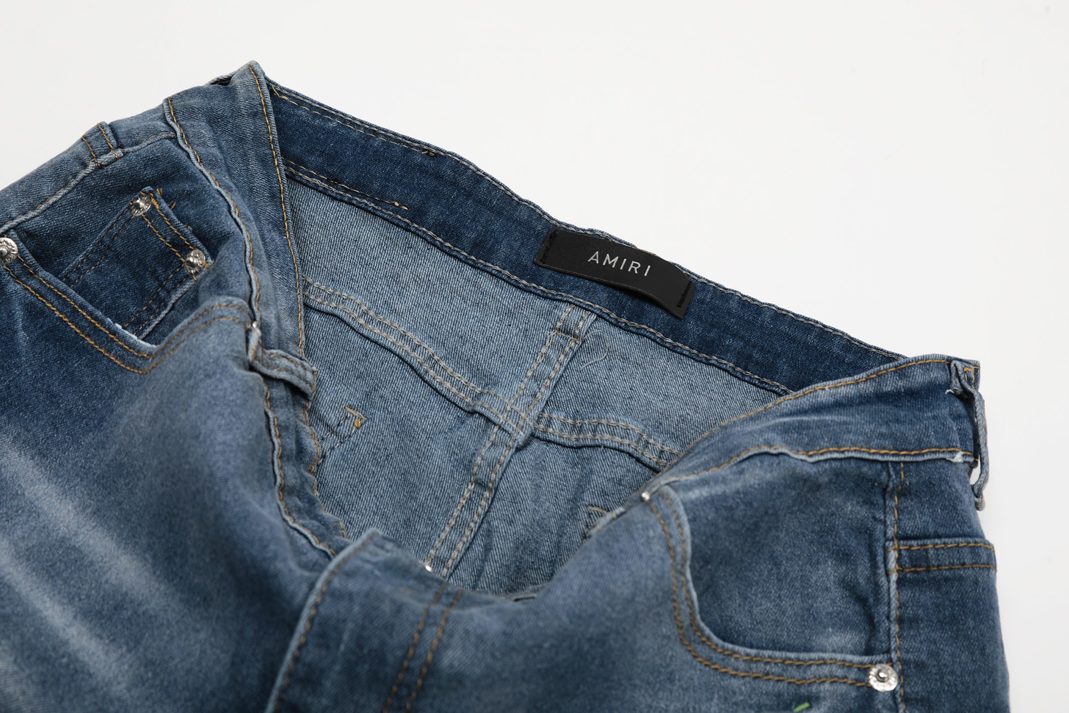 “AMIRI Embroidered Jeans: Soft, Comfortable Tailored Pants in Picture Color (Sizes 30-36)” - 图片 6