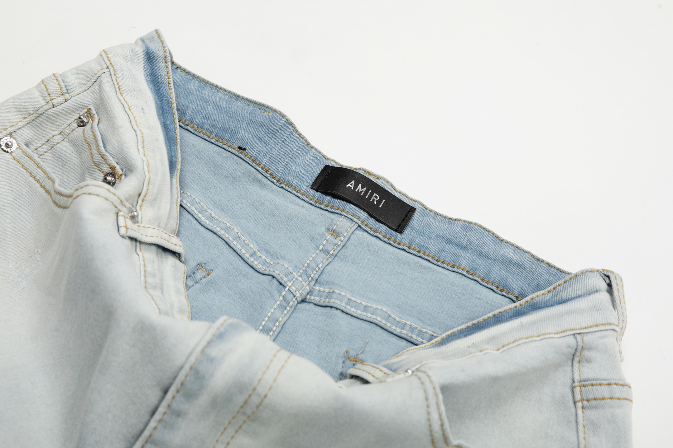“AMIRI Embroidered Jeans and Pants: Soft, Comfortable, Customized Tailoring in Picture Color” - 图片 5