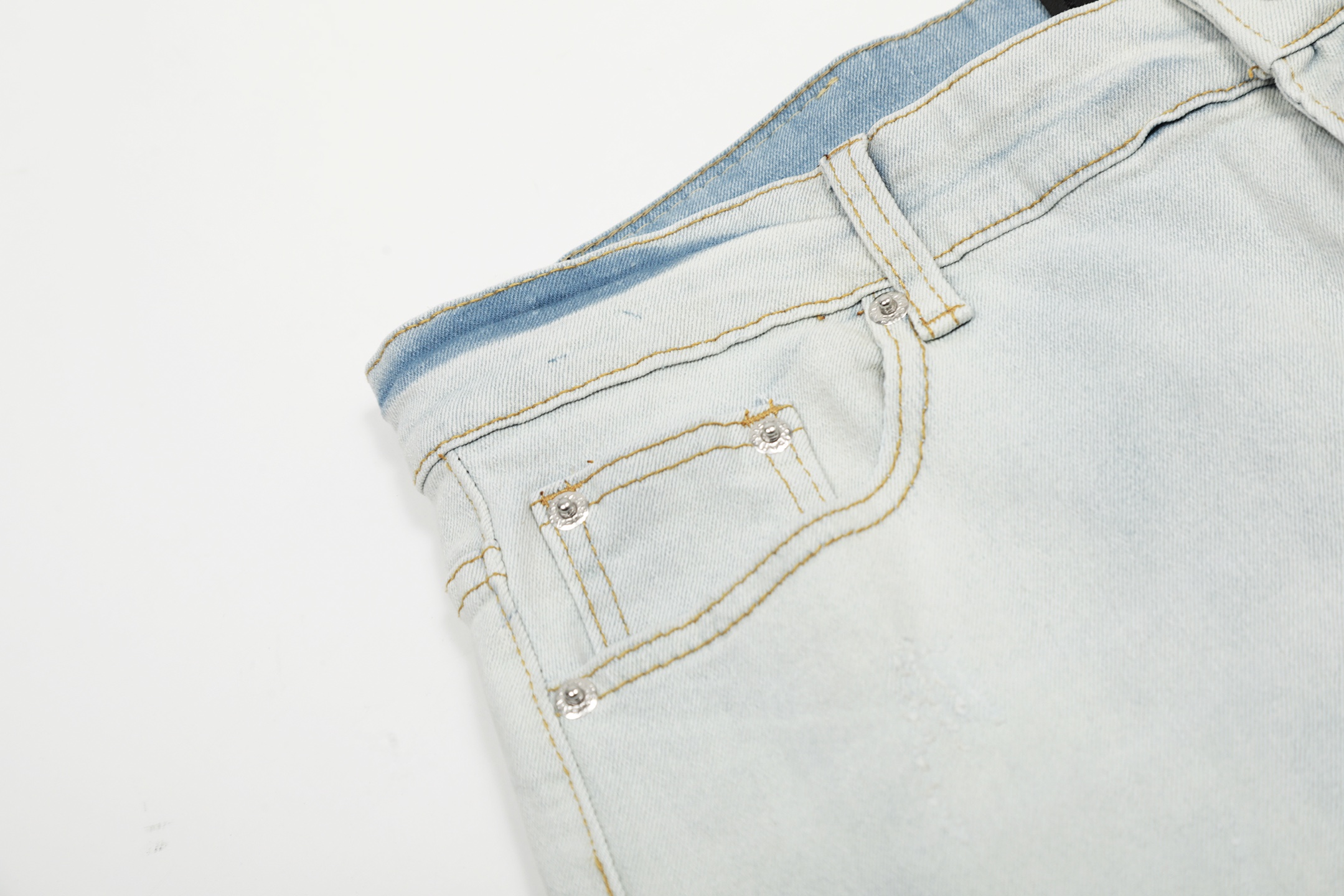 “AMIRI Embroidered Jeans and Pants: Soft, Comfortable, Customized Tailoring in Picture Color” - 图片 6