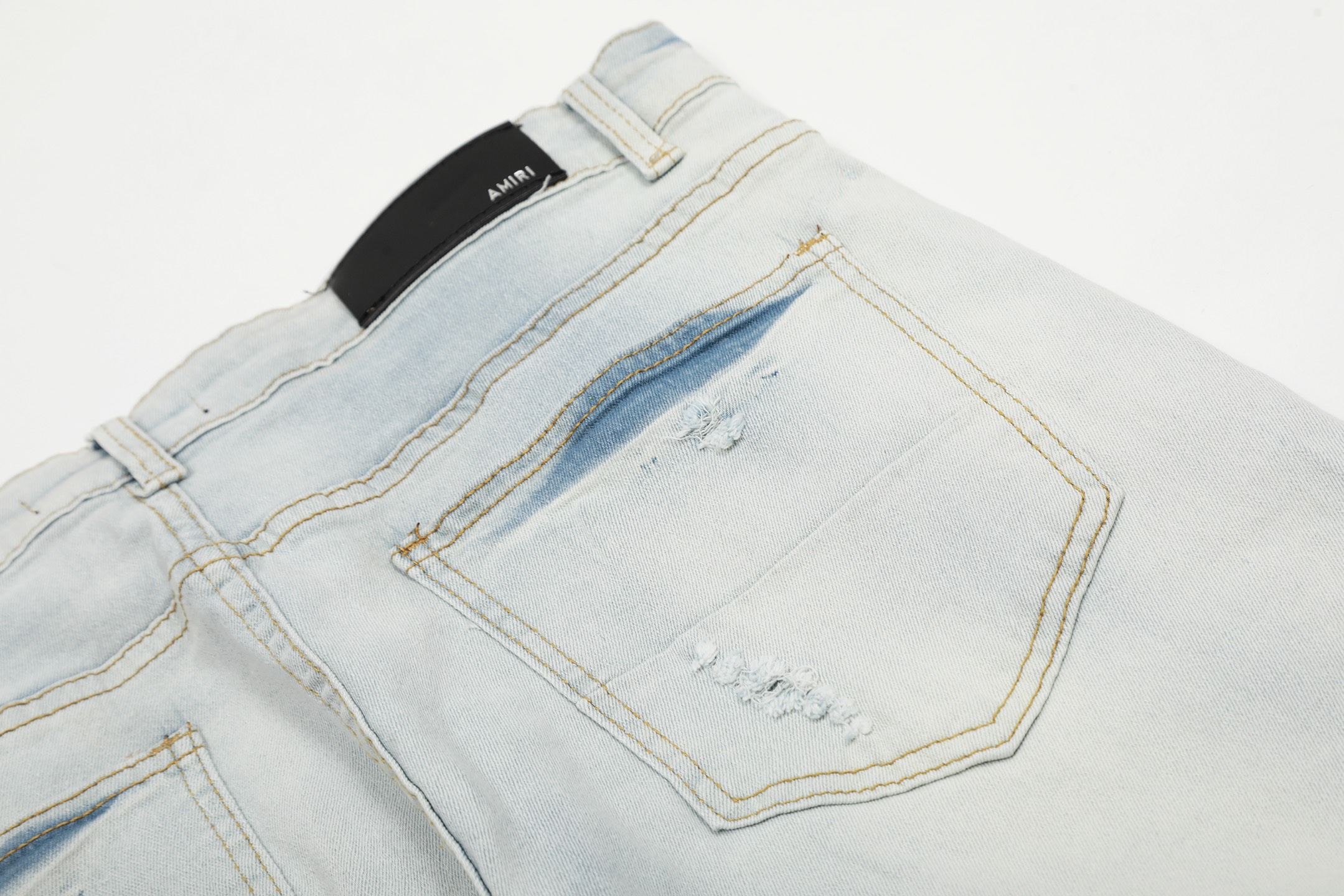 “AMIRI Embroidered Jeans and Pants: Soft, Comfortable, Customized Tailoring in Picture Color” - 图片 8