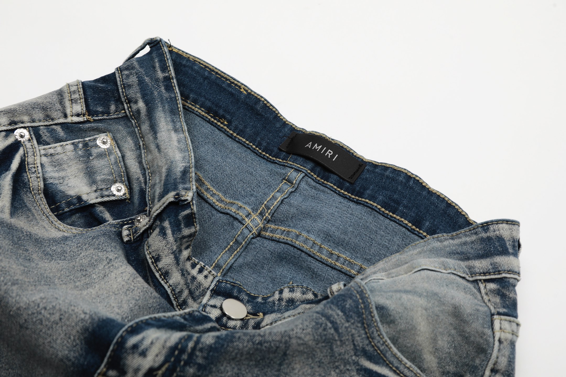 Amiri Clothing: High Street Fashion with Unique American Style and Quality Jeans - 图片 6