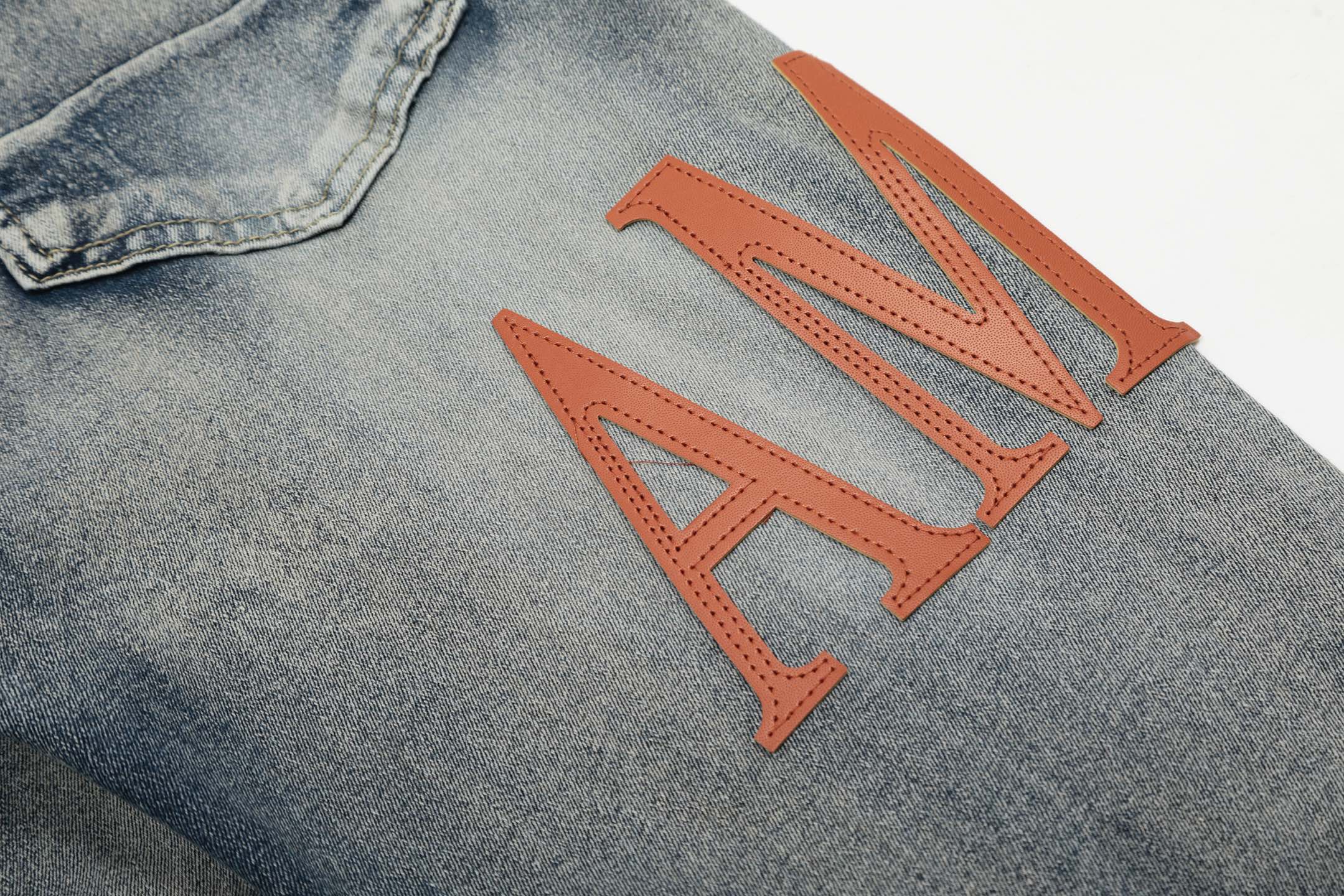 Amiri Clothing: High Street Fashion with Unique American Style and Quality Jeans - 图片 9
