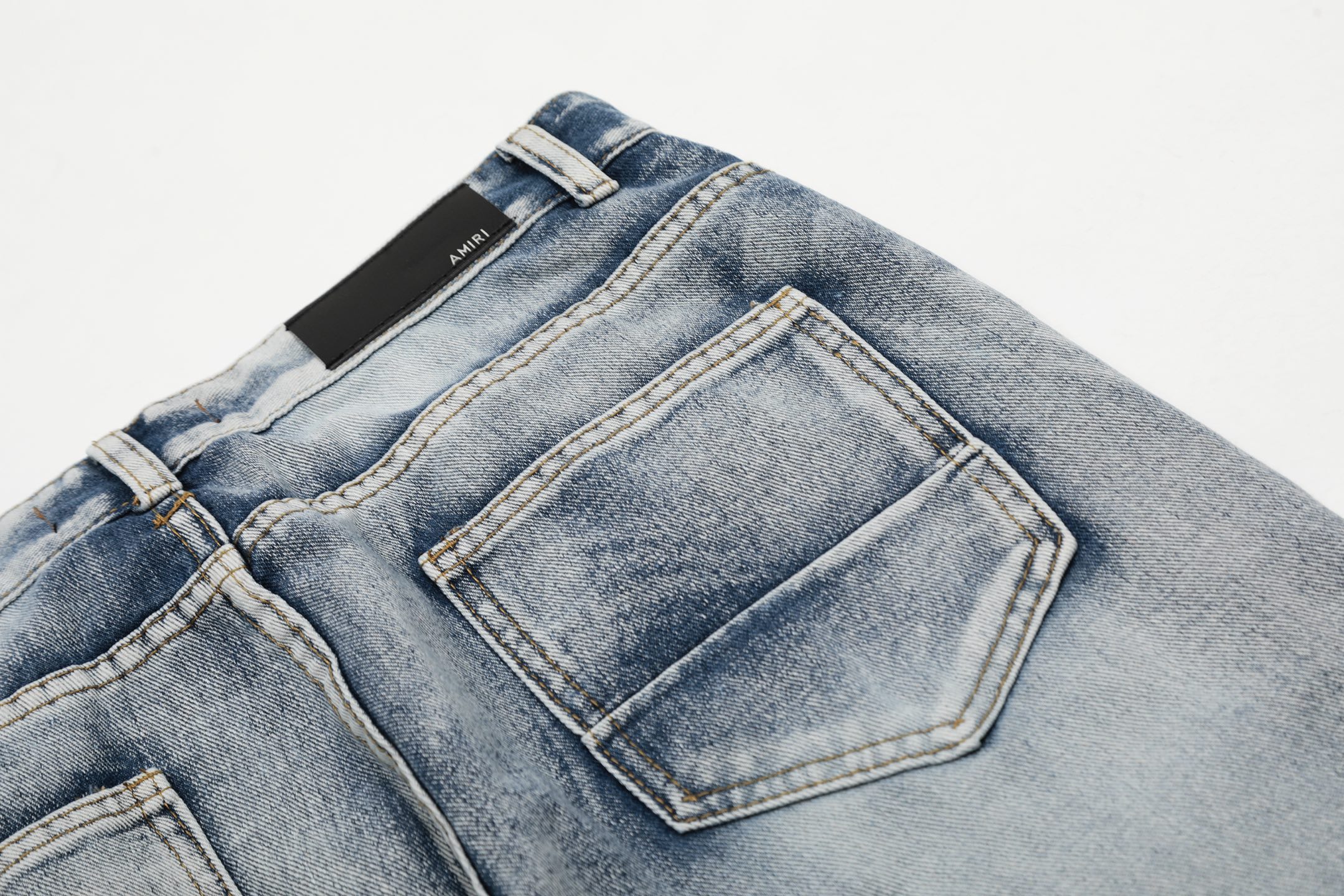 “Premium AMIRI Embroidered Jeans and Pants in Various Sizes and Colors” - 图片 8