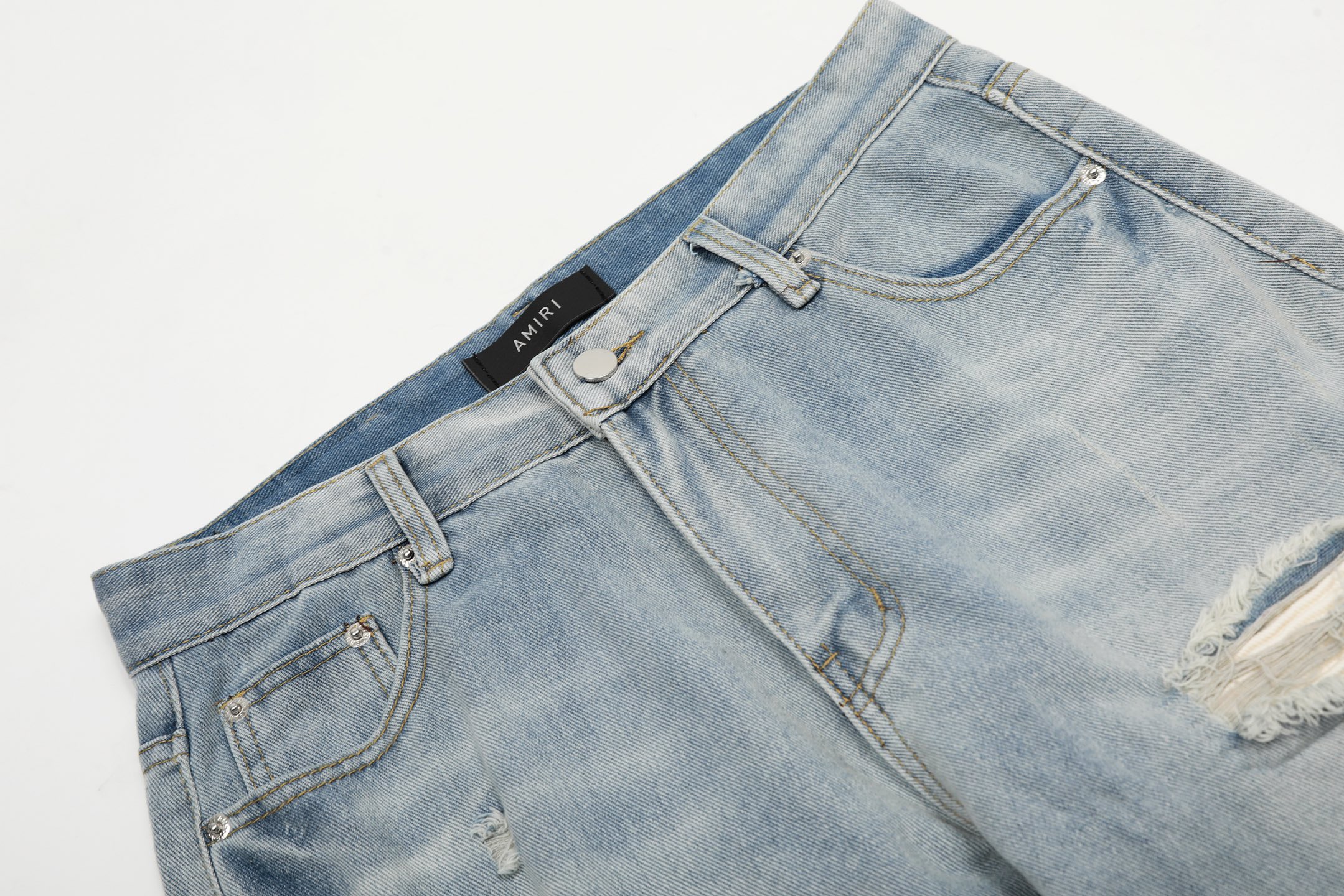 “AMIRI Embroidered Jeans and Pants: Soft, Comfortable, Hand-Coded Tailoring in Blue” - 图片 4
