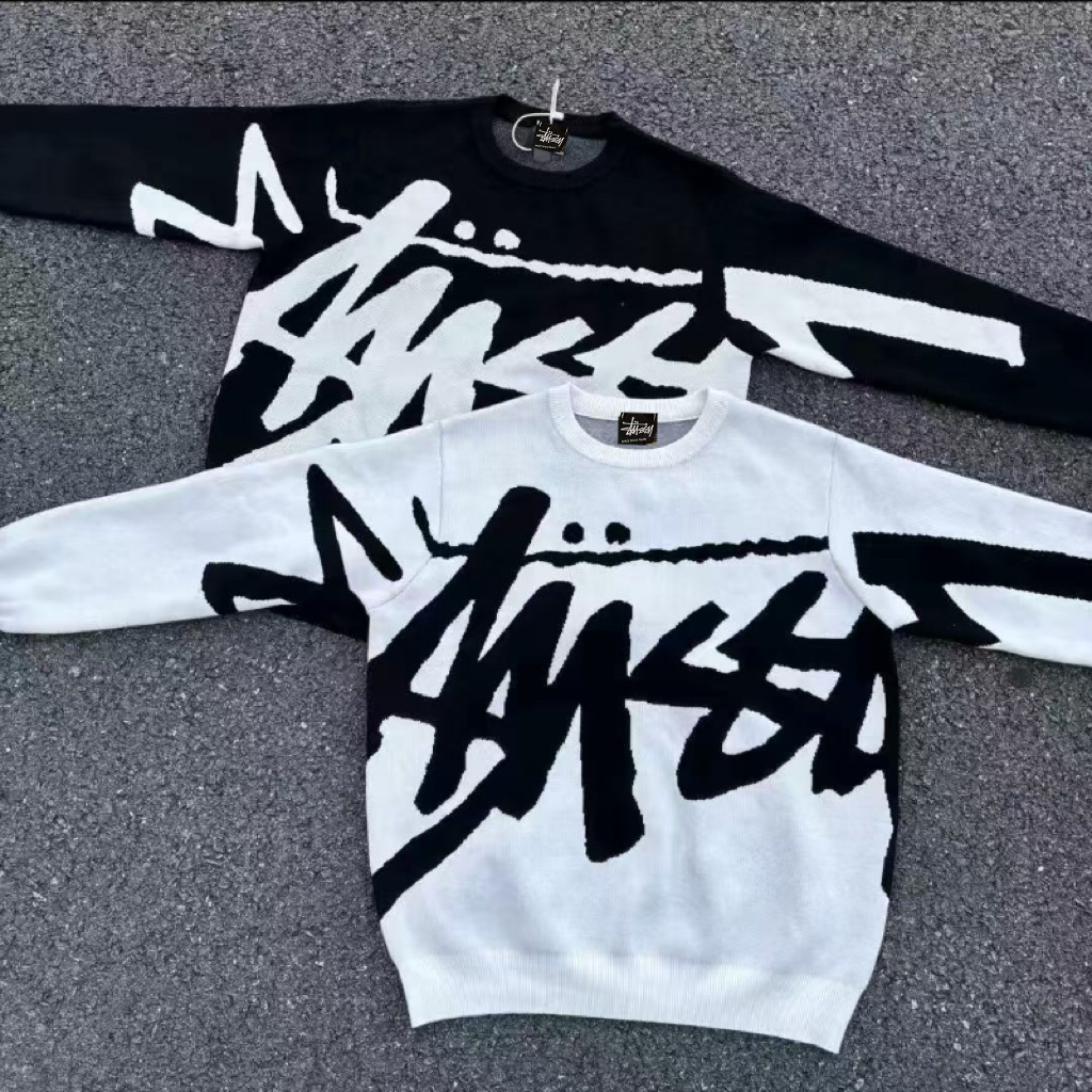 Stussy SS24 nuevo suéter de cuello redondo de punto jacquard con patrón de letras grandes en ambos lados. Antecedentes …
