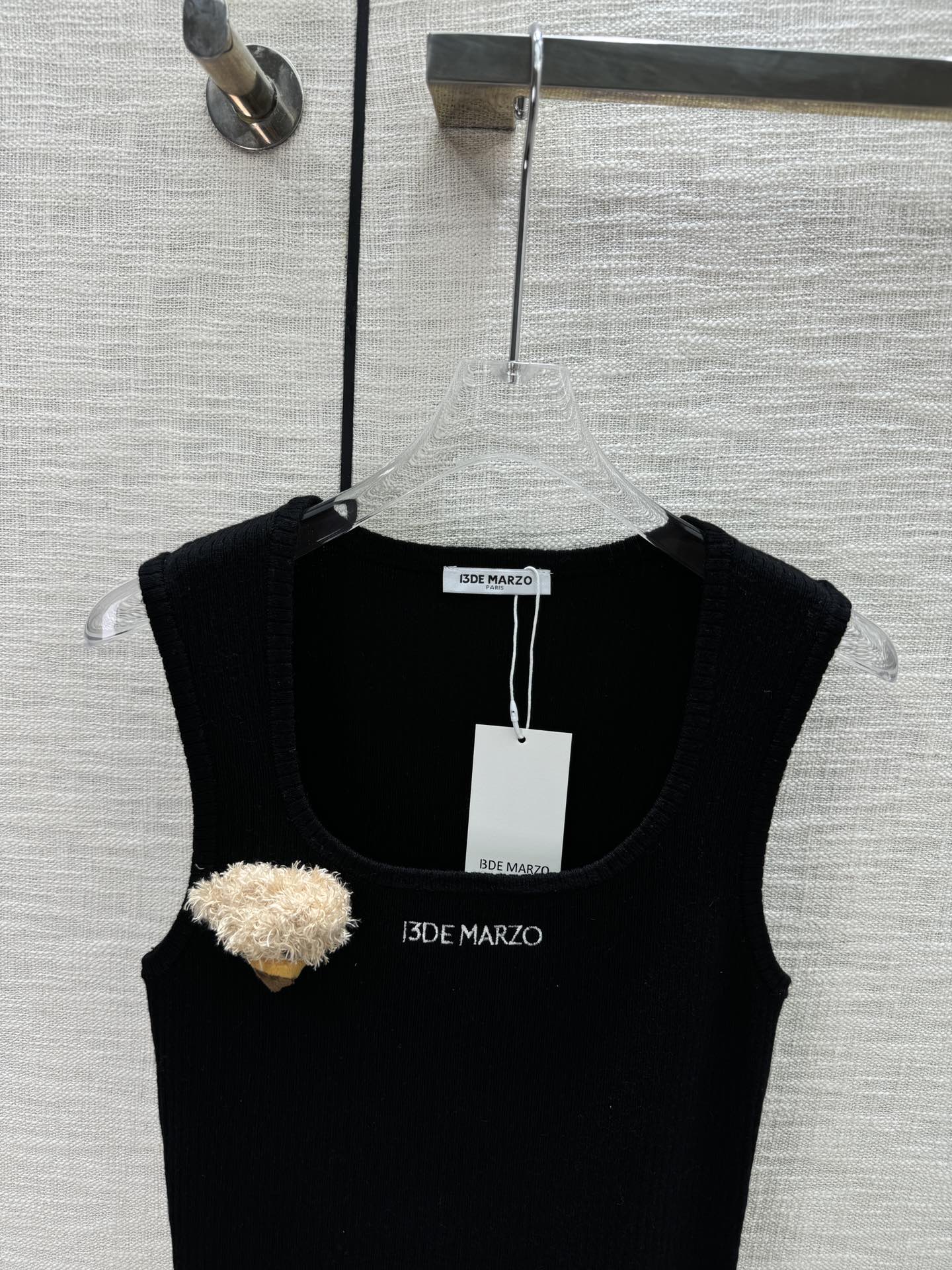 New 2024 Spring & Summer Women’s Clothes: High Quality Prototype Series with U-collar & Cube Bears - 图片 4