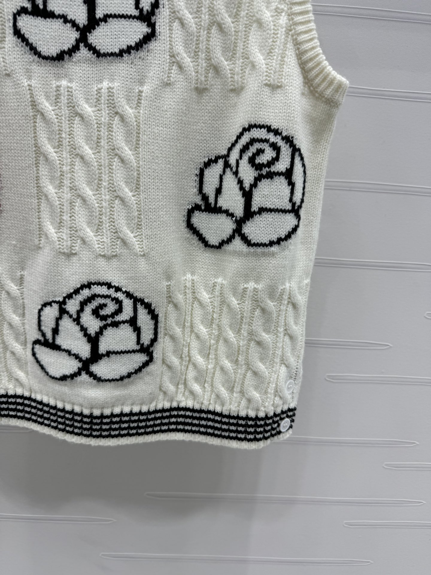 High Quality Women’s Cloaks with Plain Design Packaging: Synchronized Network, Crocheting Vests, Unique Plumbing Elements - 图片 5