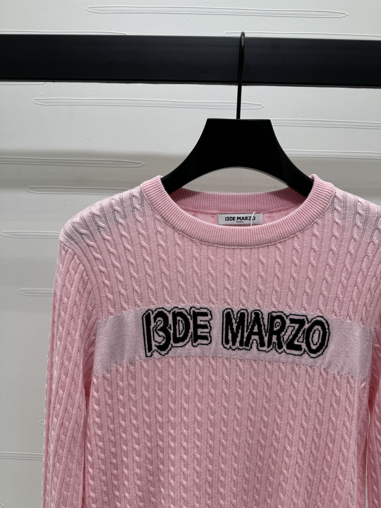 High-Quality Women’s Clothes Featuring Letter Logo Sweater for Fall/Winter 2024 - 图片 3
