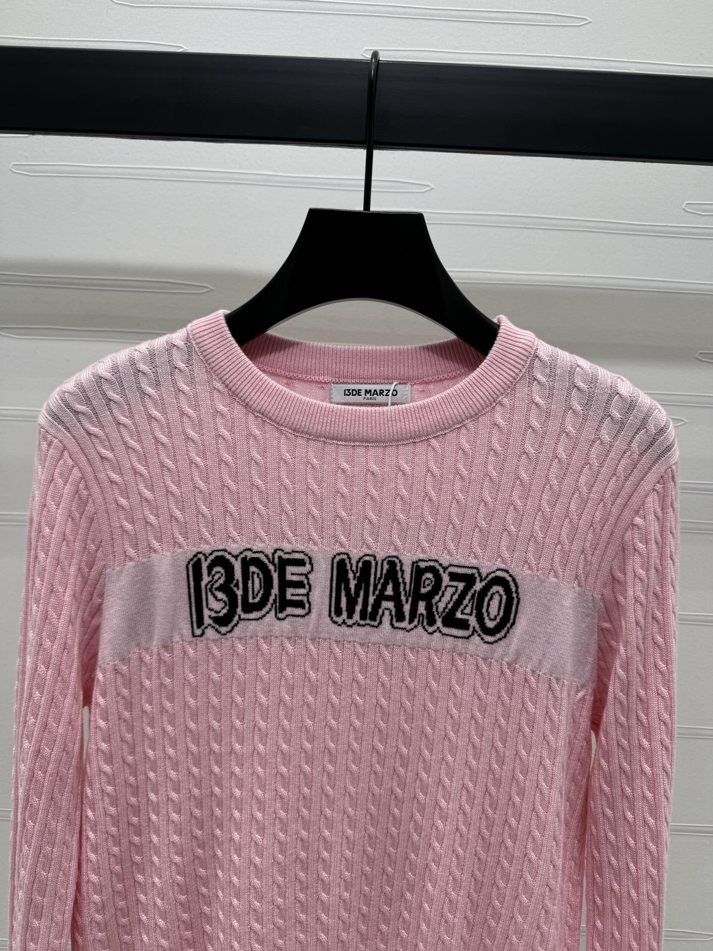 High-Quality Women’s Clothes Featuring Letter Logo Sweater for Fall/Winter 2024 - 图片 4