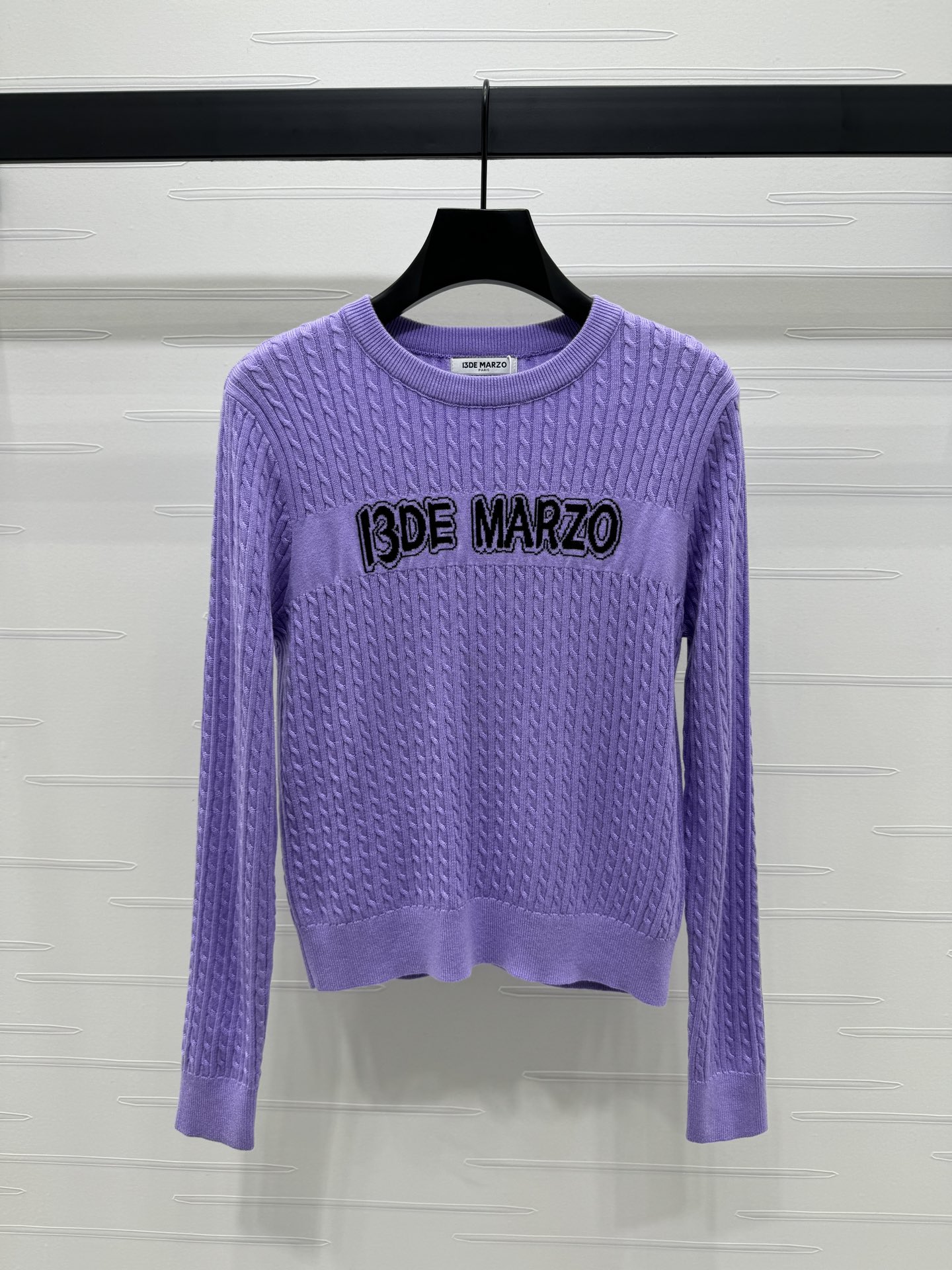 “High-Quality Women’s Clothes Featuring Letter Logo Sweater for Fall/Winter 2024”