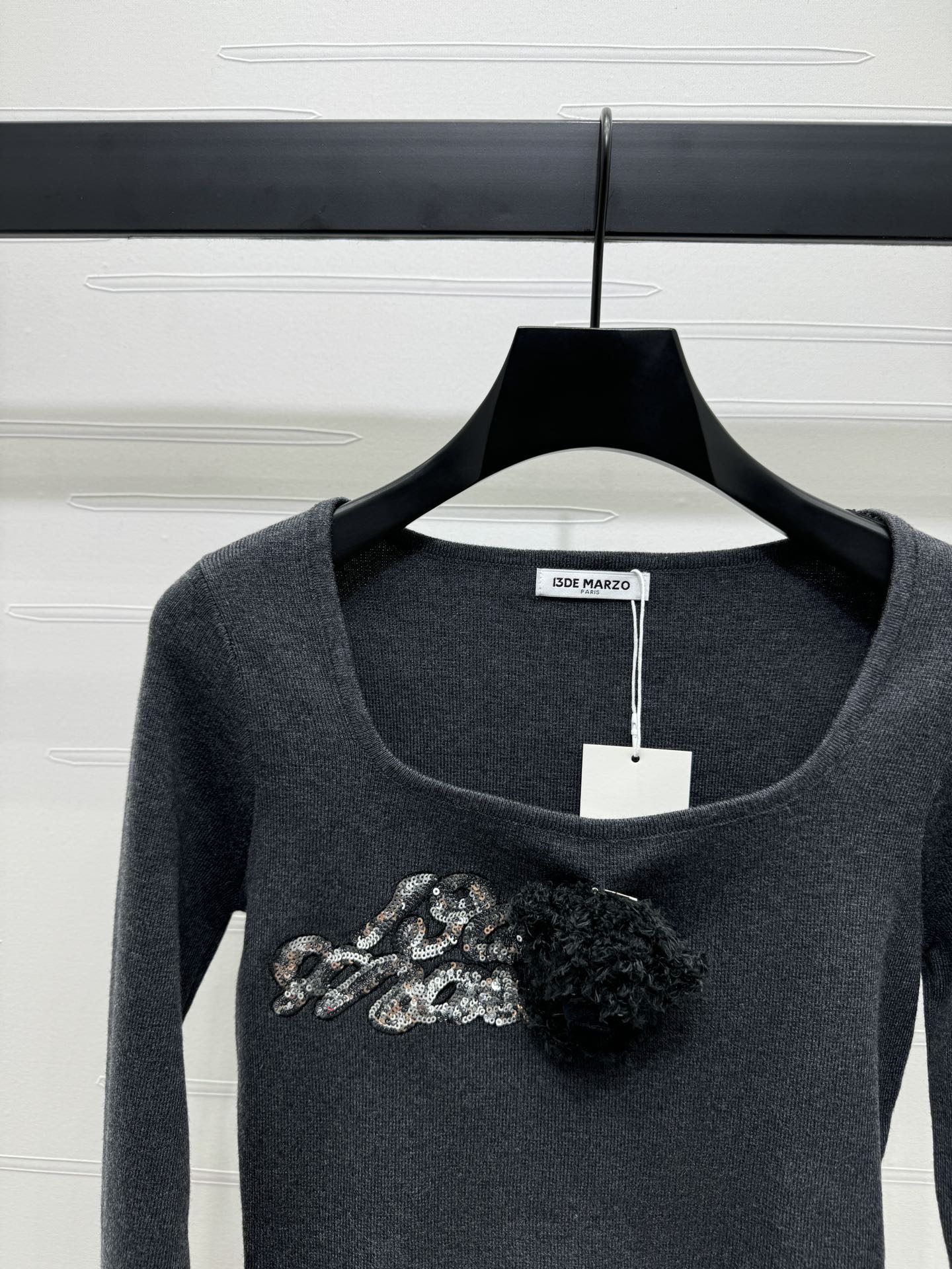 High Quality Women’s Clothes: Customizable, Stylish, Comfortable, Long-Sleeved Shirt with Bear Brooch. - 图片 3